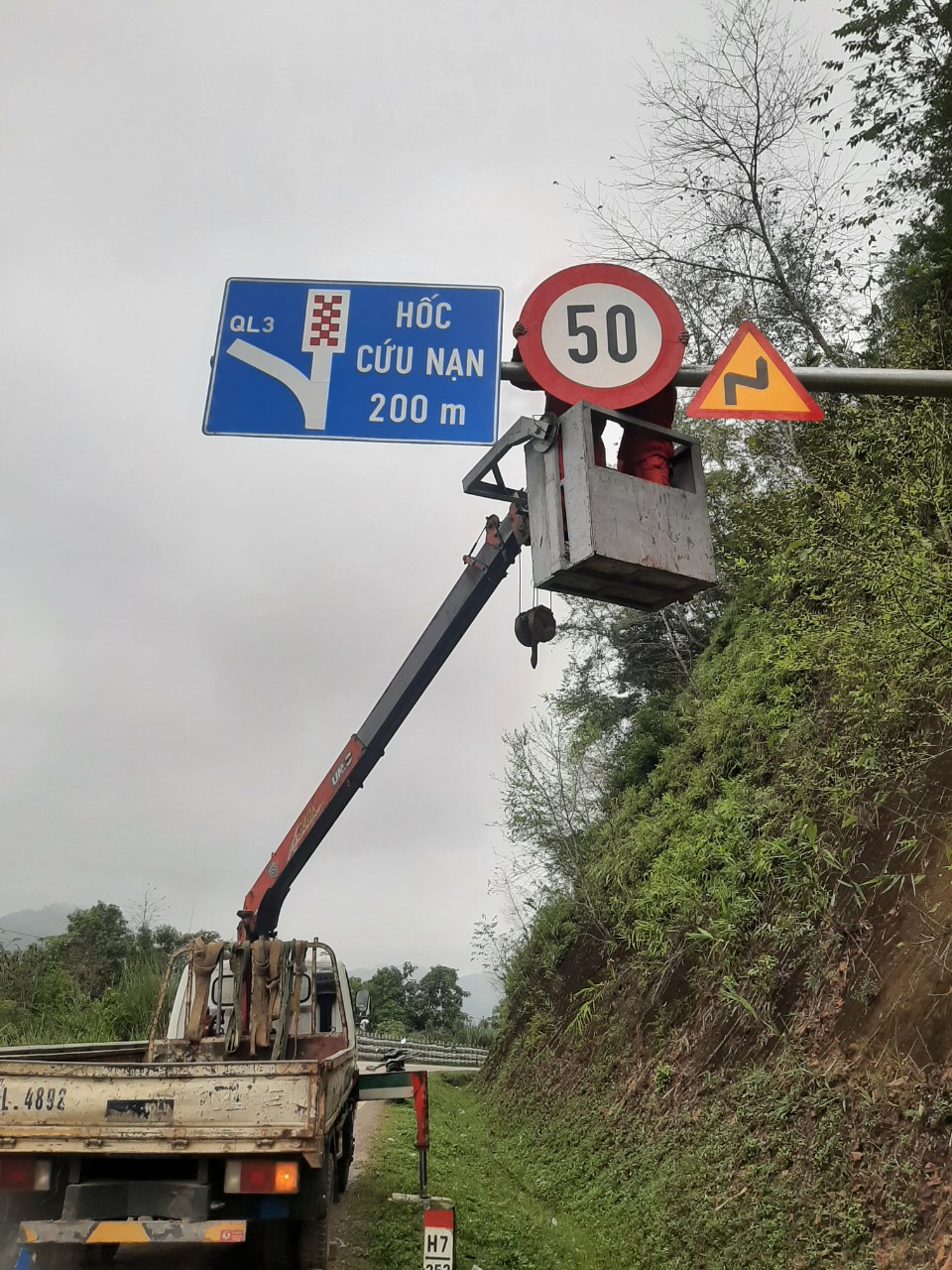 Bảo đảm ATGT trên đèo Tài Hồ Sìn QL3 - Ảnh 1.