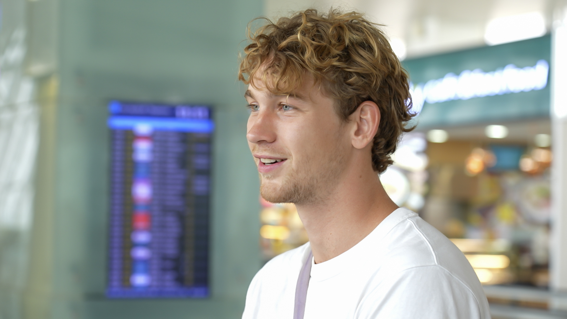 Chùm ảnh: Khách nước ngoài bất ngờ khi trải nghiệm làm nón lá, tò he ngay tại sân bay Nội Bài- Ảnh 12. Chùm ảnh: Khách nước ngoài bất ngờ khi trải nghiệm làm nón lá, tò he ngay tại sân bay Nội Bài- Ảnh 12.