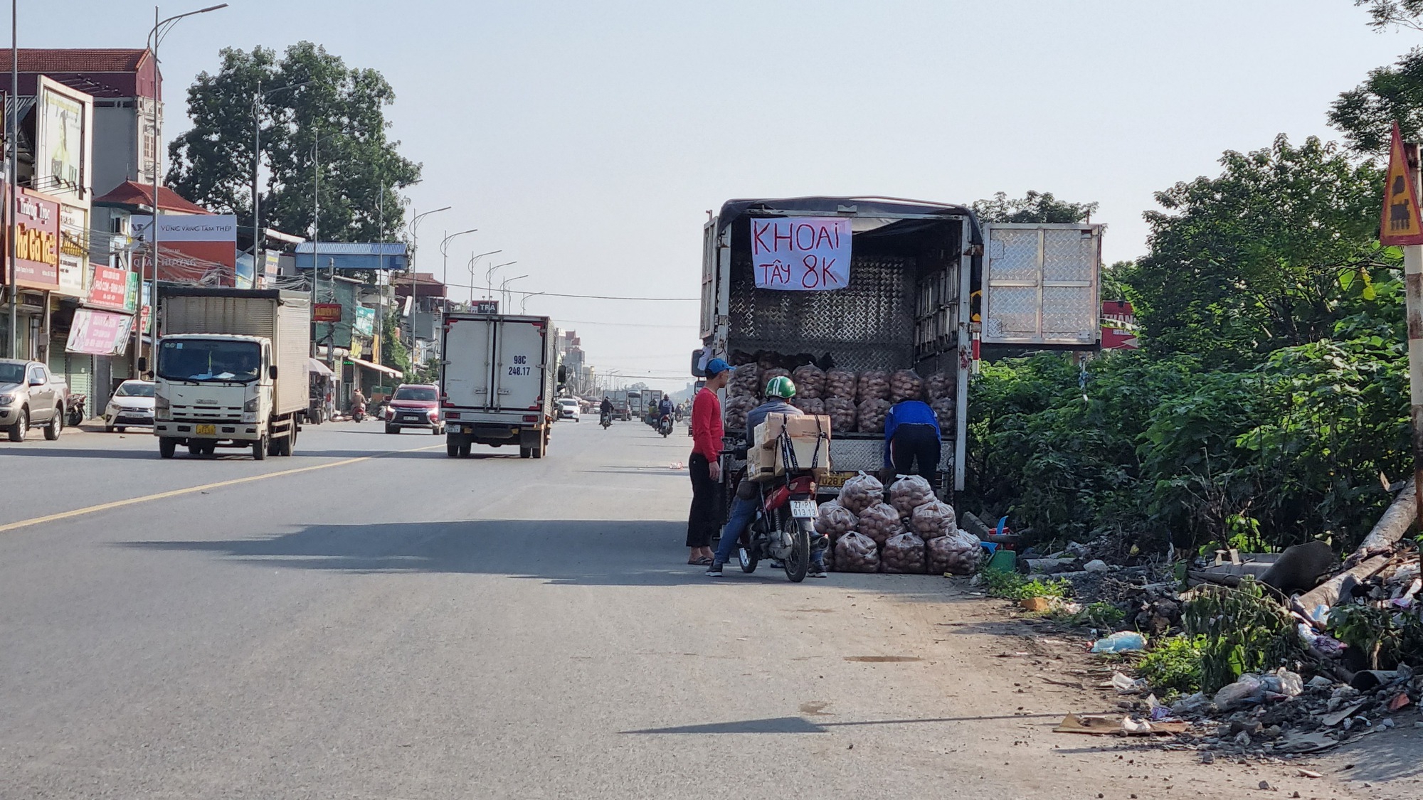 Hà Nội: Lấn chiếm lòng đường QL1A làm nơi buôn bán- Ảnh 7.