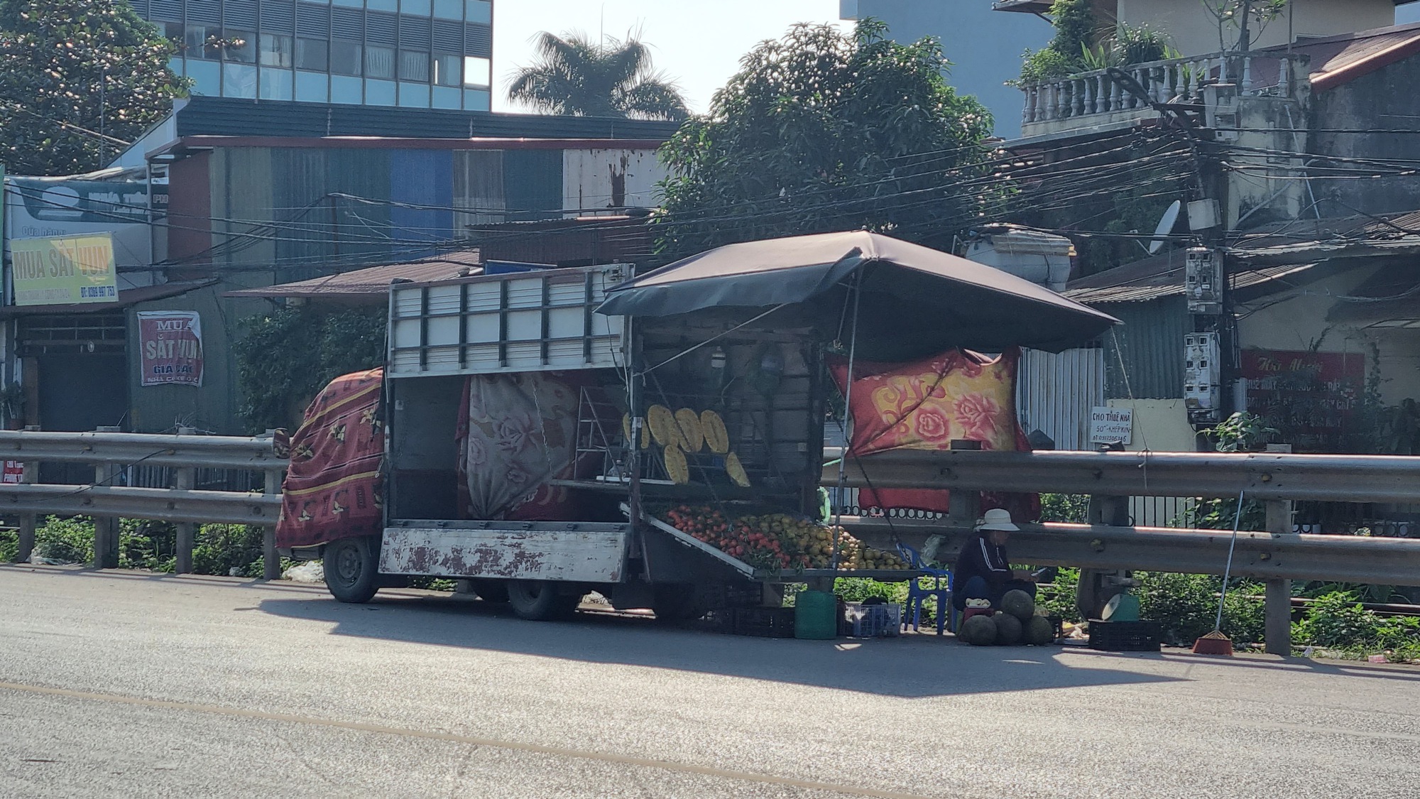 Hà Nội: Lấn chiếm lòng đường QL1A làm nơi buôn bán- Ảnh 4.