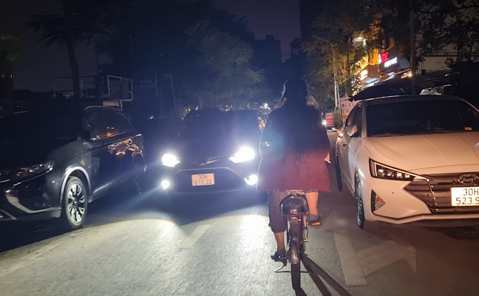 Hà Nội: Hồ Linh Quang mới cải tạo nhưng đã bị lấn chiếm- Ảnh 5.