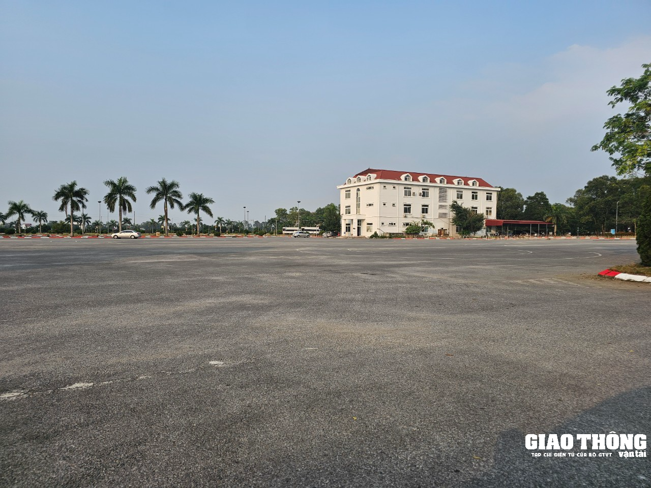 Nhiều bất cập trong thực hiện quy định mới về quản lý, sử dụng phí sát hạch lái xe- Ảnh 3. Nhiều bất cập trong thực hiện quy định mới về quản lý, sử dụng phí sát hạch lái xe- Ảnh 3.