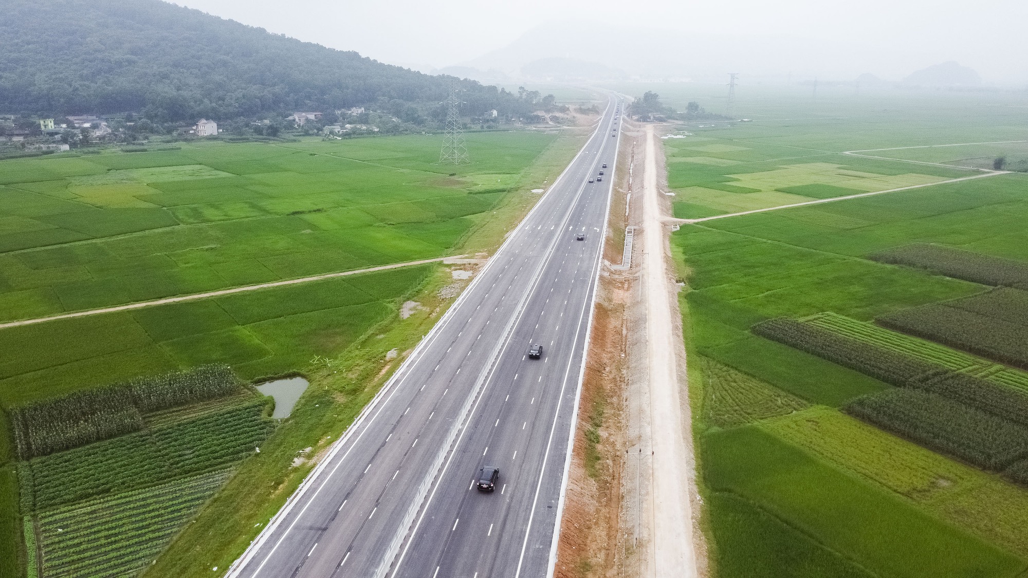 Đẩy nhanh hoàn thiện thể chế, tạo nền tảng vững chắc phát triển GTVT- Ảnh 1.