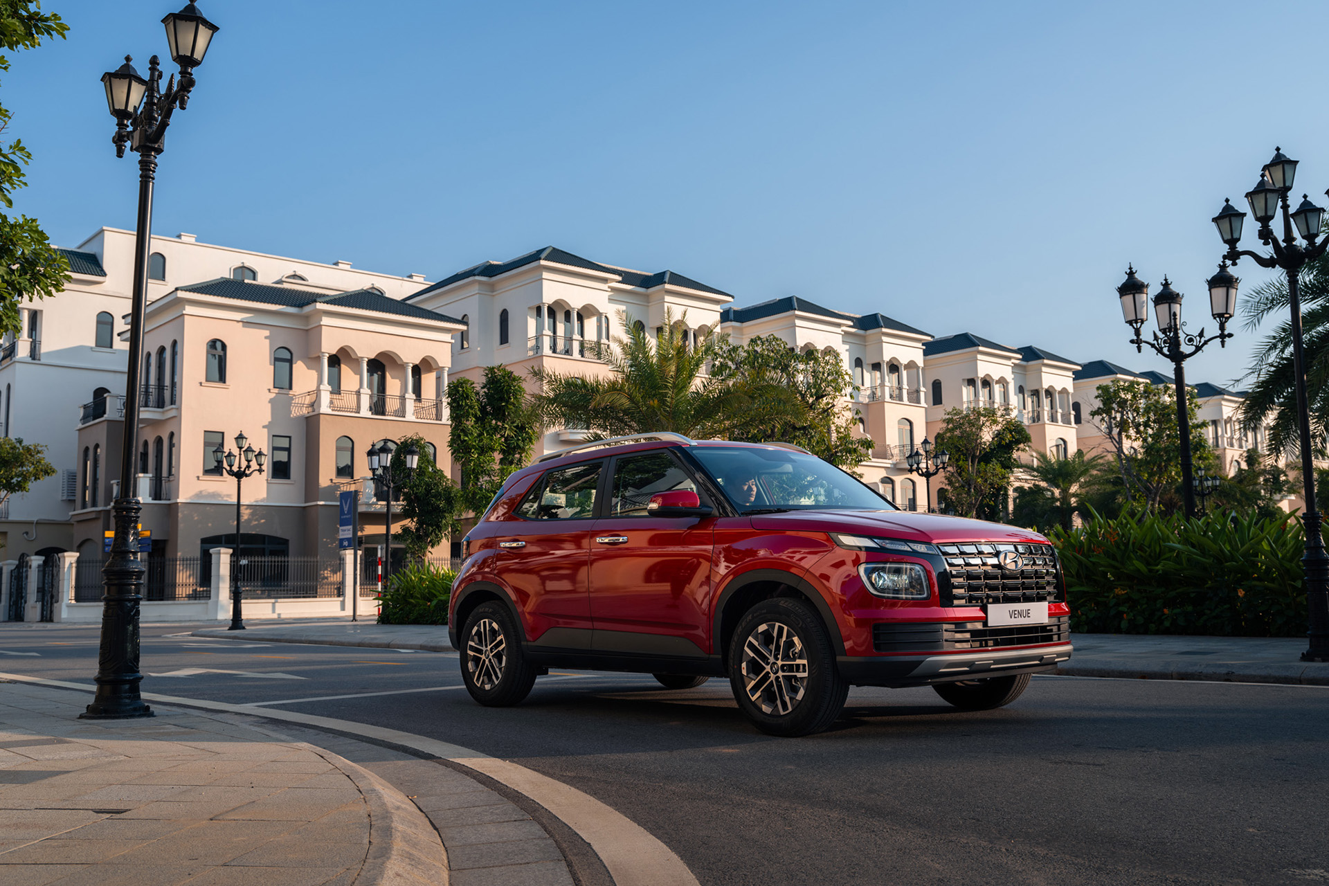 Mẫu xe sở hữu ngoại hình khá hầm hố.