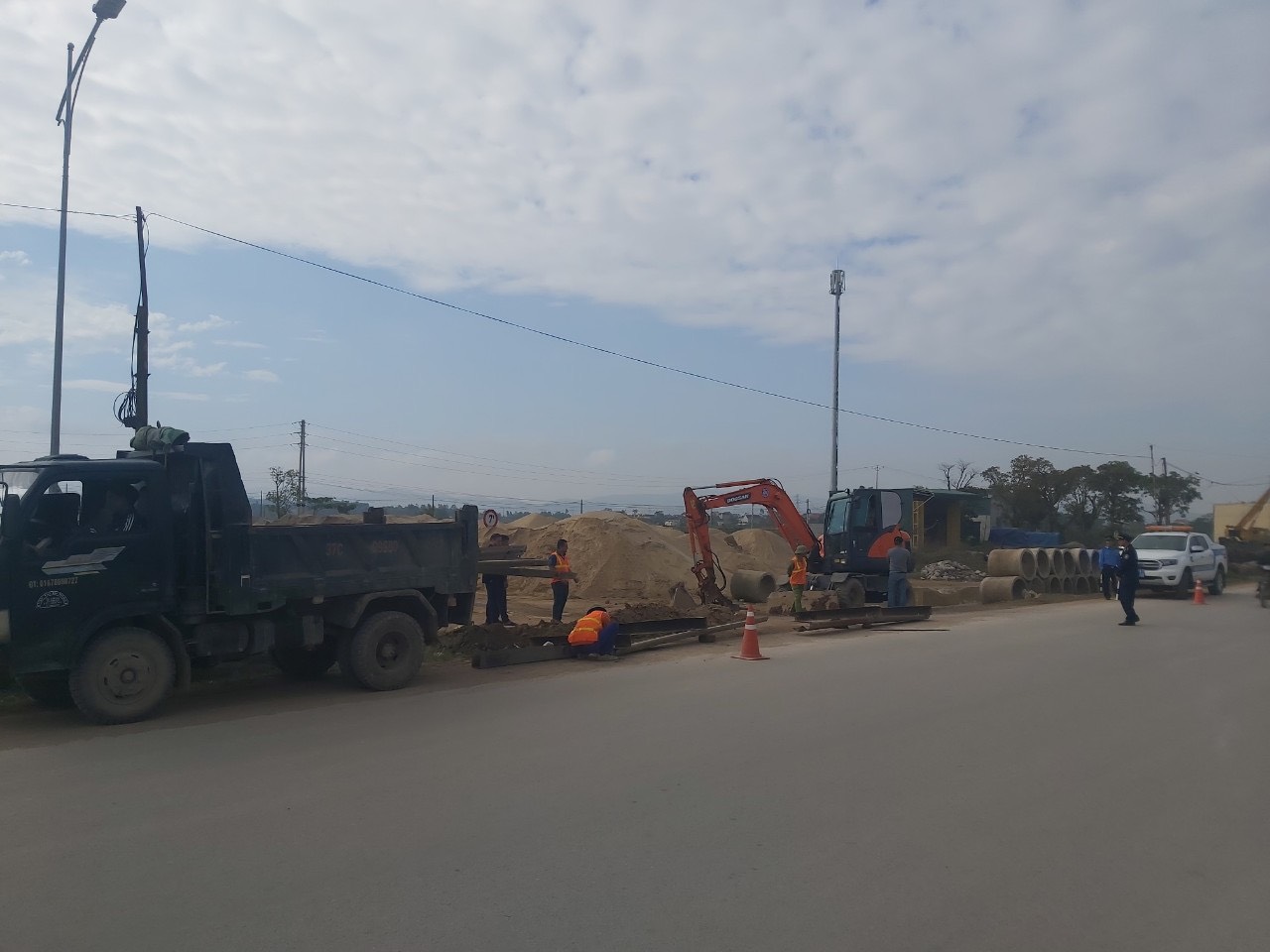 Nghệ An: Rào đóng nhiều đường ngang đấu nối trái phép - Ảnh 2. Nghệ An: Rào đóng nhiều đường ngang đấu nối trái phép - Ảnh 2.