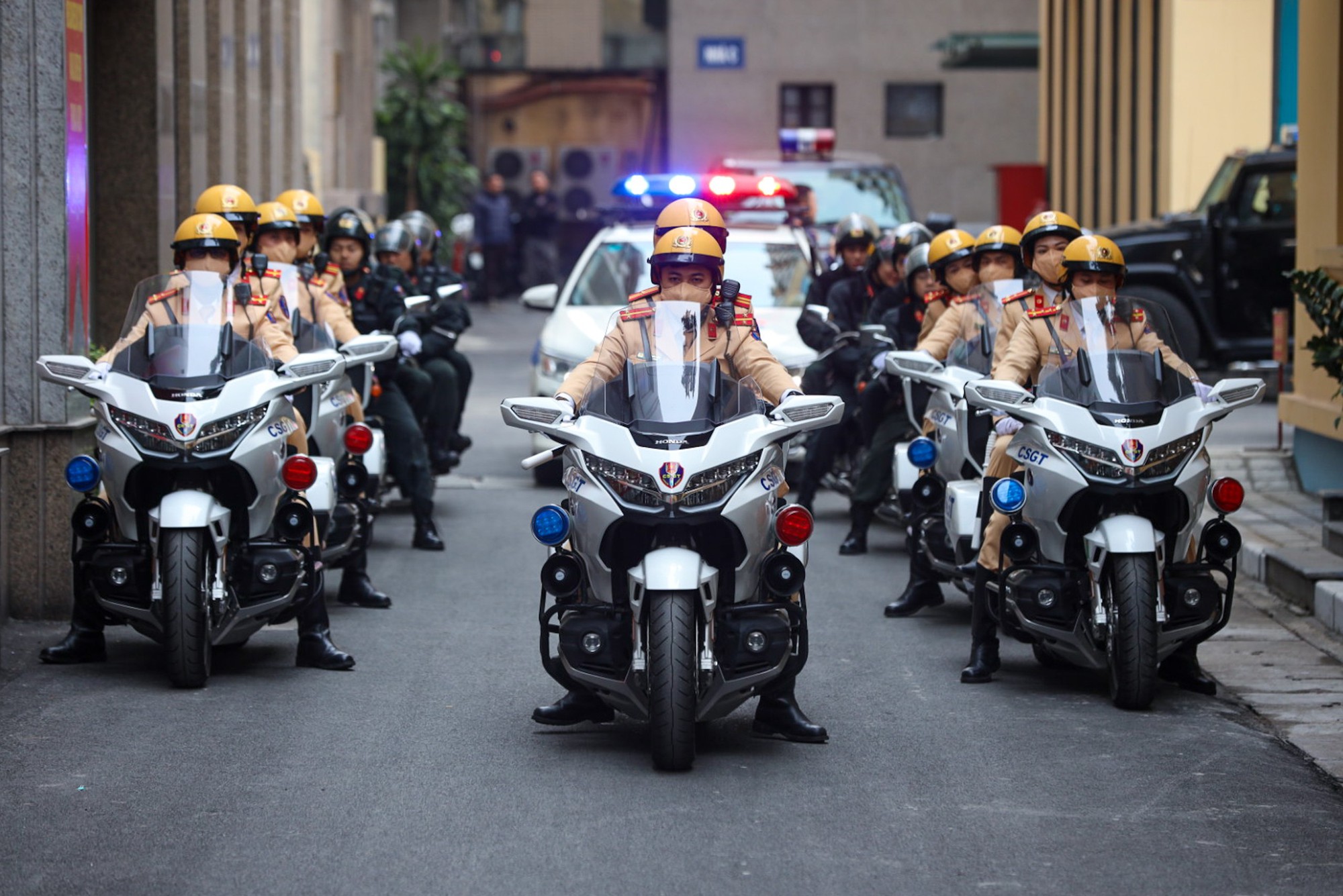 Hà Nội: Ra quân đảm bảo ANTT, trật tựATGT dịp tết Nguyên đán Giáp Thìn- Ảnh 2. Hà Nội: Ra quân đảm bảo ANTT, trật tựATGT dịp tết Nguyên đán Giáp Thìn- Ảnh 2.