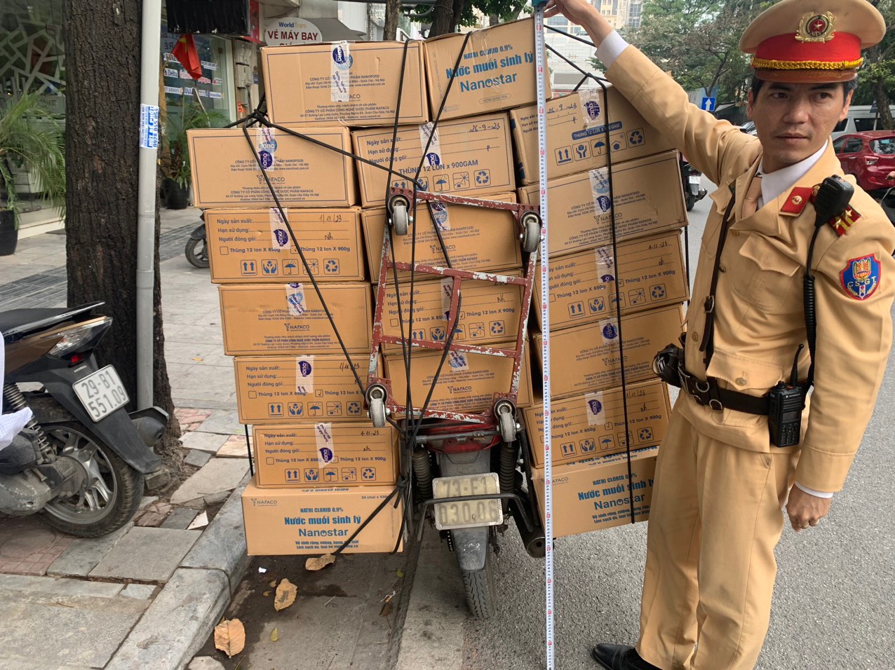 Hà Nội: Ra quân đảm bảo ANTT, trật tựATGT dịp tết Nguyên đán Giáp Thìn- Ảnh 8. Hà Nội: Ra quân đảm bảo ANTT, trật tựATGT dịp tết Nguyên đán Giáp Thìn- Ảnh 8.