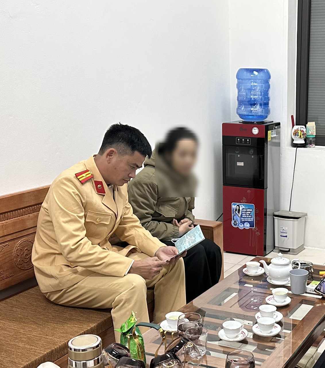 Bị phạt tiền nặng, nữ tài xế nêu lý do đi ngược chiều trên cao tốc- Ảnh 1. Bị phạt tiền nặng, nữ tài xế nêu lý do đi ngược chiều trên cao tốc- Ảnh 1.