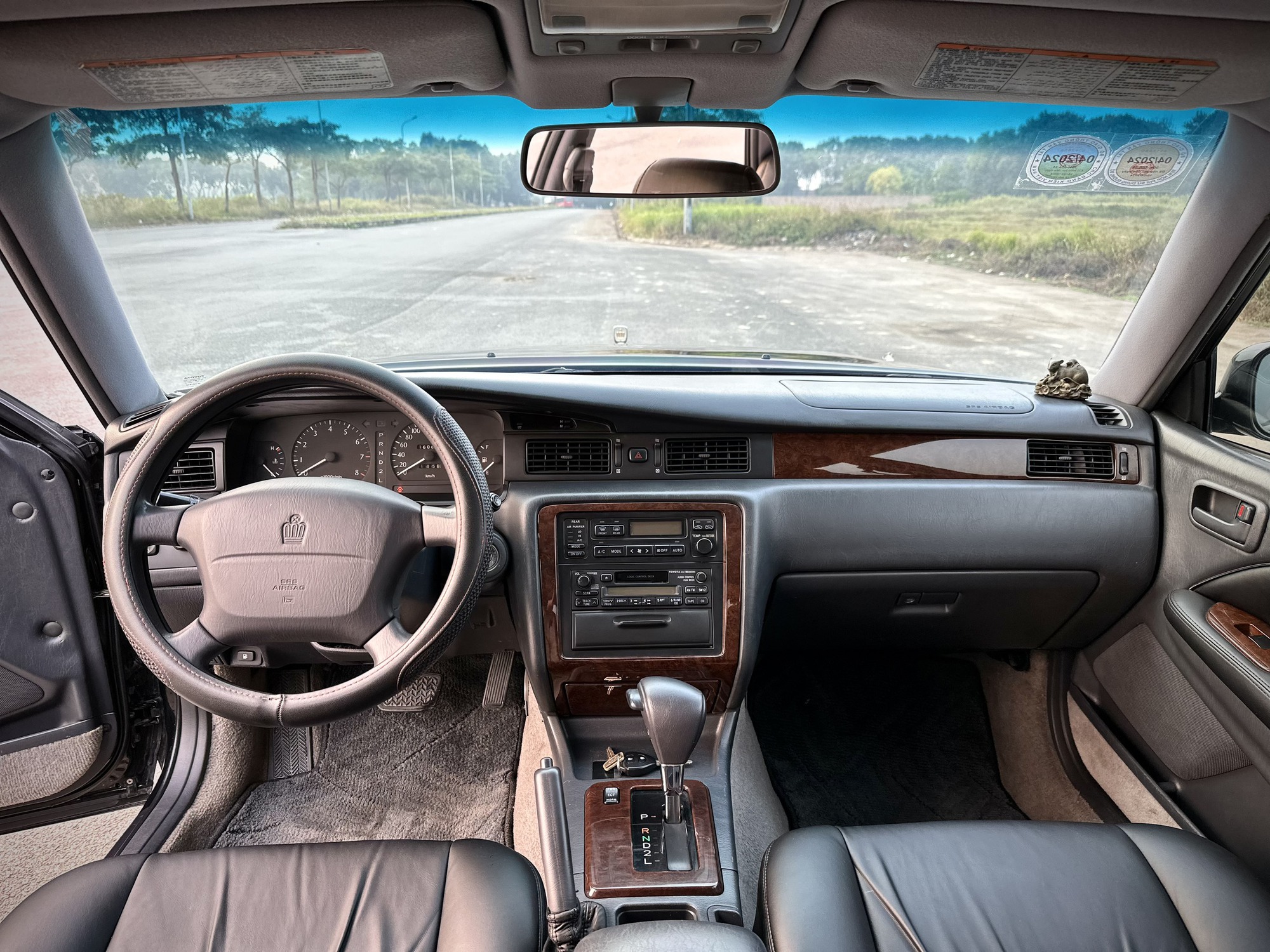 Toyota Crown 3.0 đời 1997 giá trên 800 triệu đồng có gì hấp dẫn?- Ảnh 4.