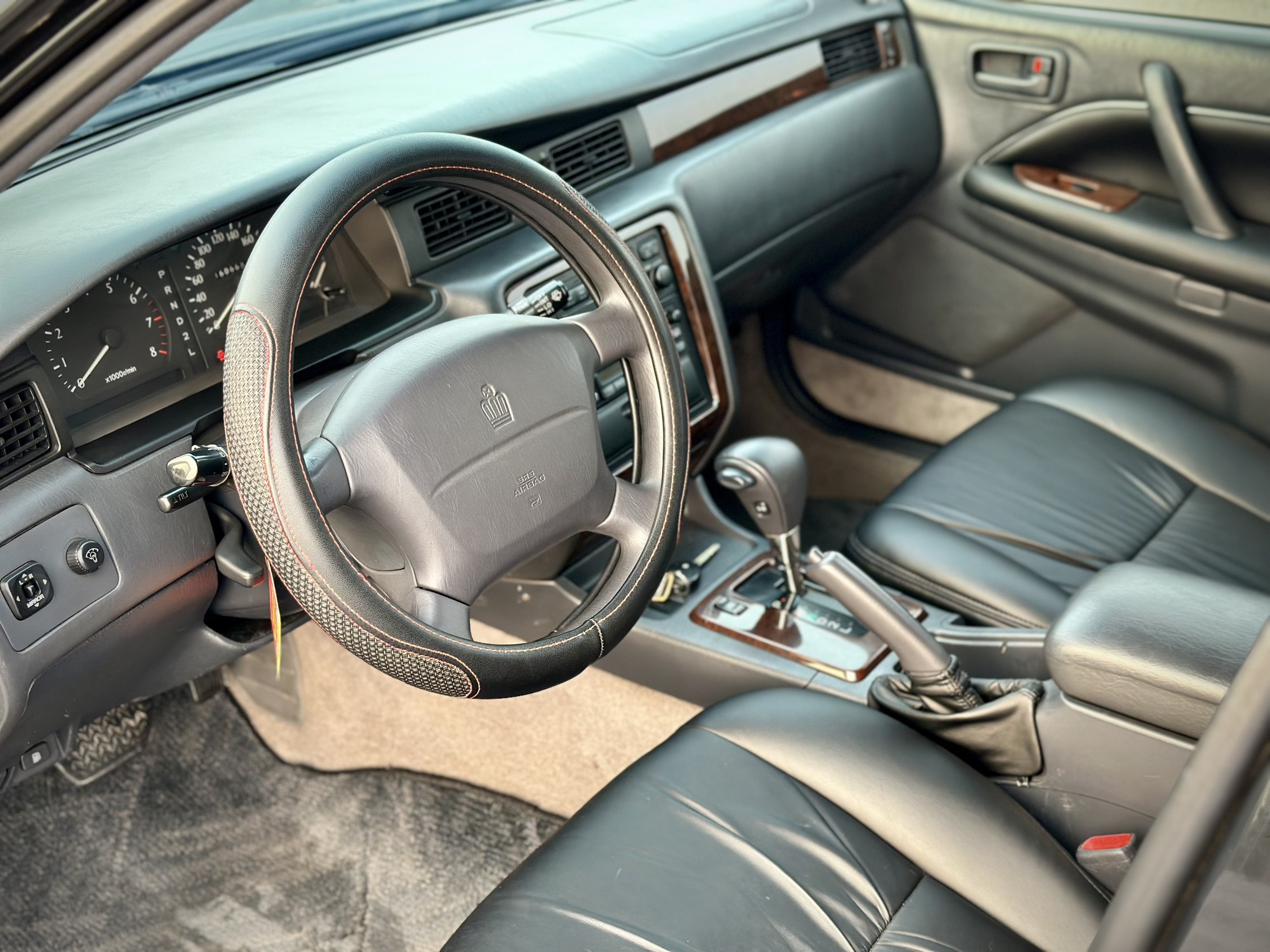 Toyota Crown 3.0 đời 1997 giá trên 800 triệu đồng có gì hấp dẫn?- Ảnh 6.