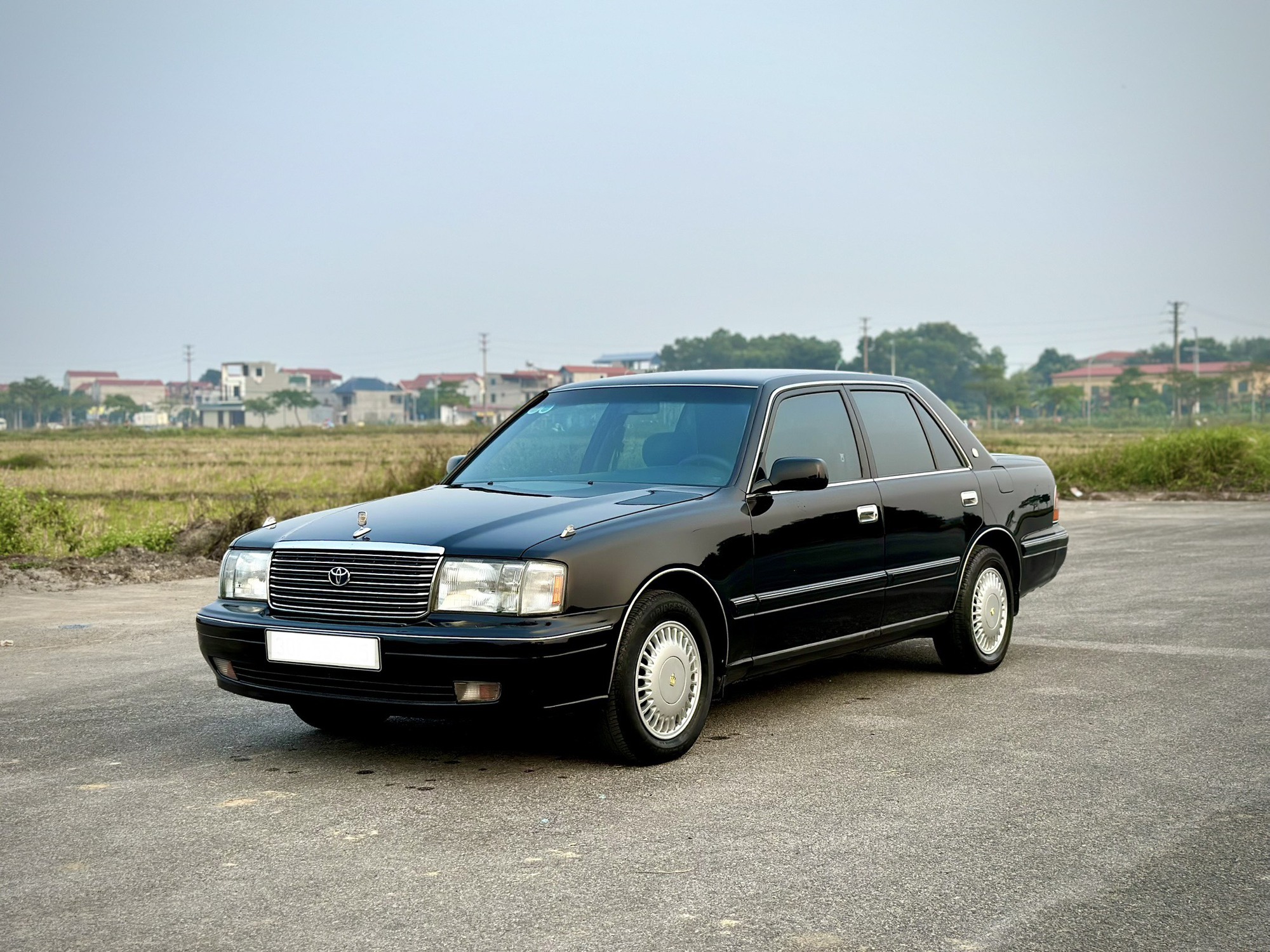 Toyota Crown 3.0 đời 1997 giá trên 800 triệu đồng có gì hấp dẫn?- Ảnh 2.