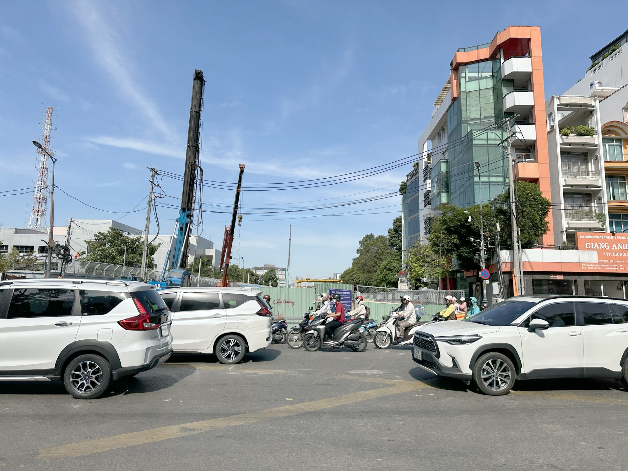 Ảnh: Hối hả thi công dự án hầm chui gần 5.000 tỷ đồng kết nối sân bay Tân Sơn Nhất- Ảnh 10.