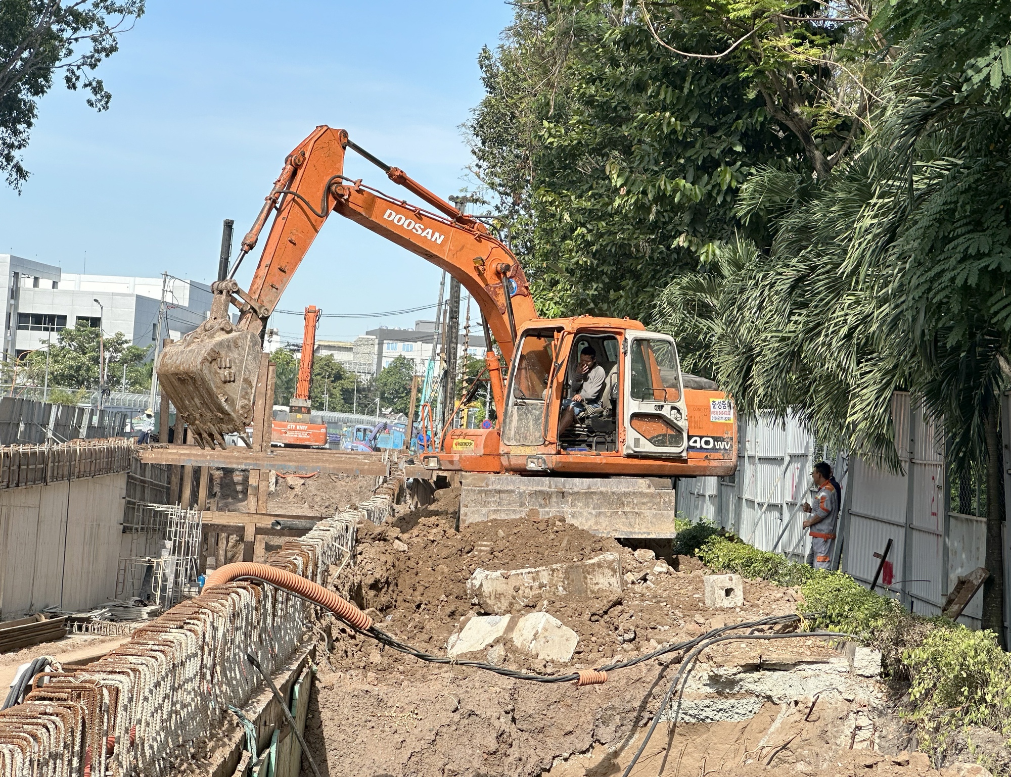 Ảnh: Hối hả thi công dự án hầm chui gần 5.000 tỷ đồng kết nối sân bay Tân Sơn Nhất- Ảnh 6.