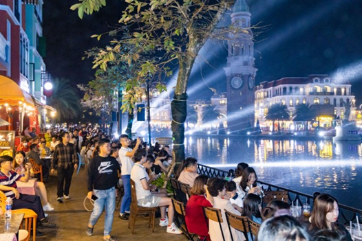 Maroon 5 liên tục 