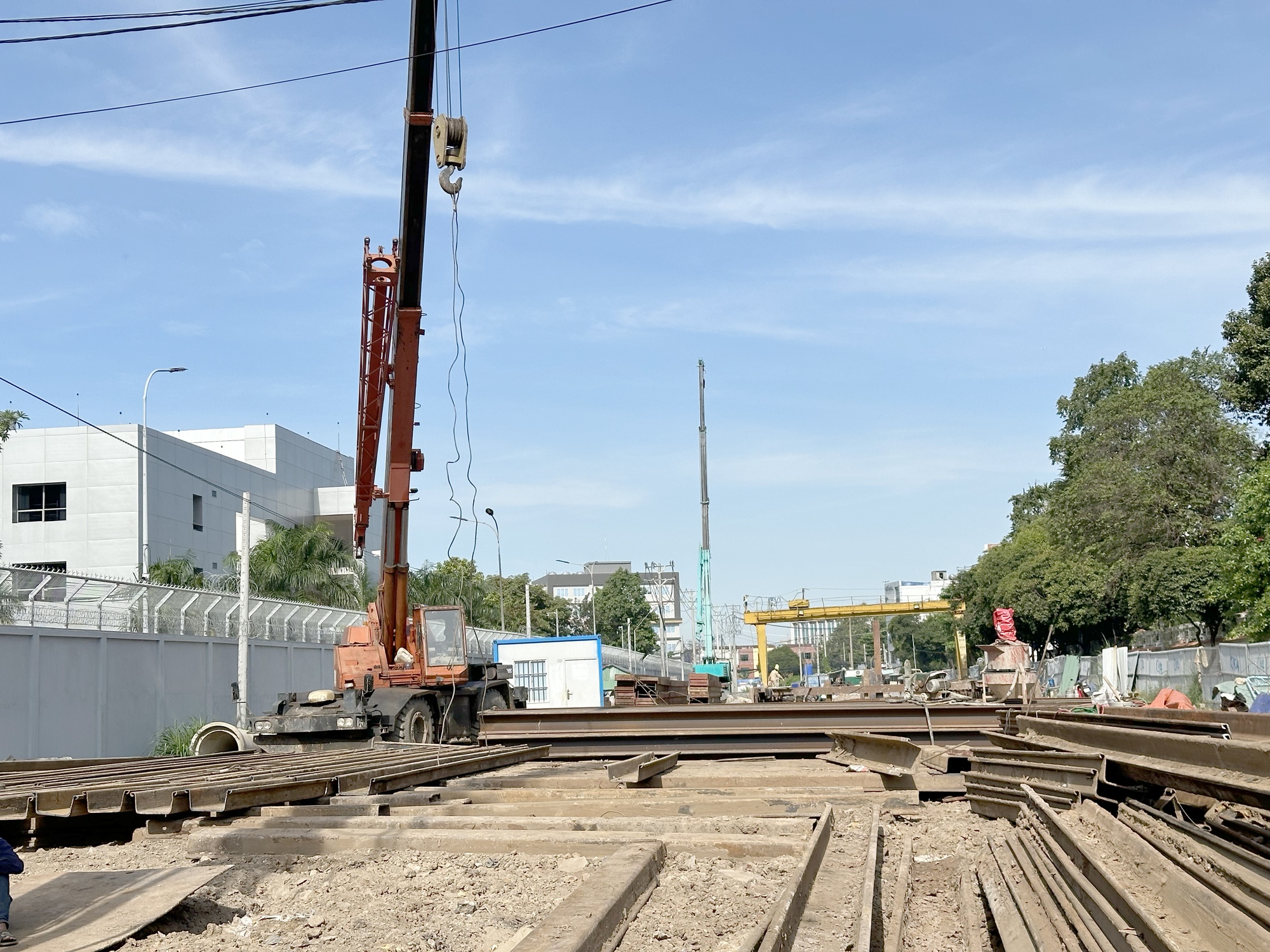 Ảnh: Hối hả thi công dự án hầm chui gần 5.000 tỷ đồng kết nối sân bay Tân Sơn Nhất- Ảnh 2.