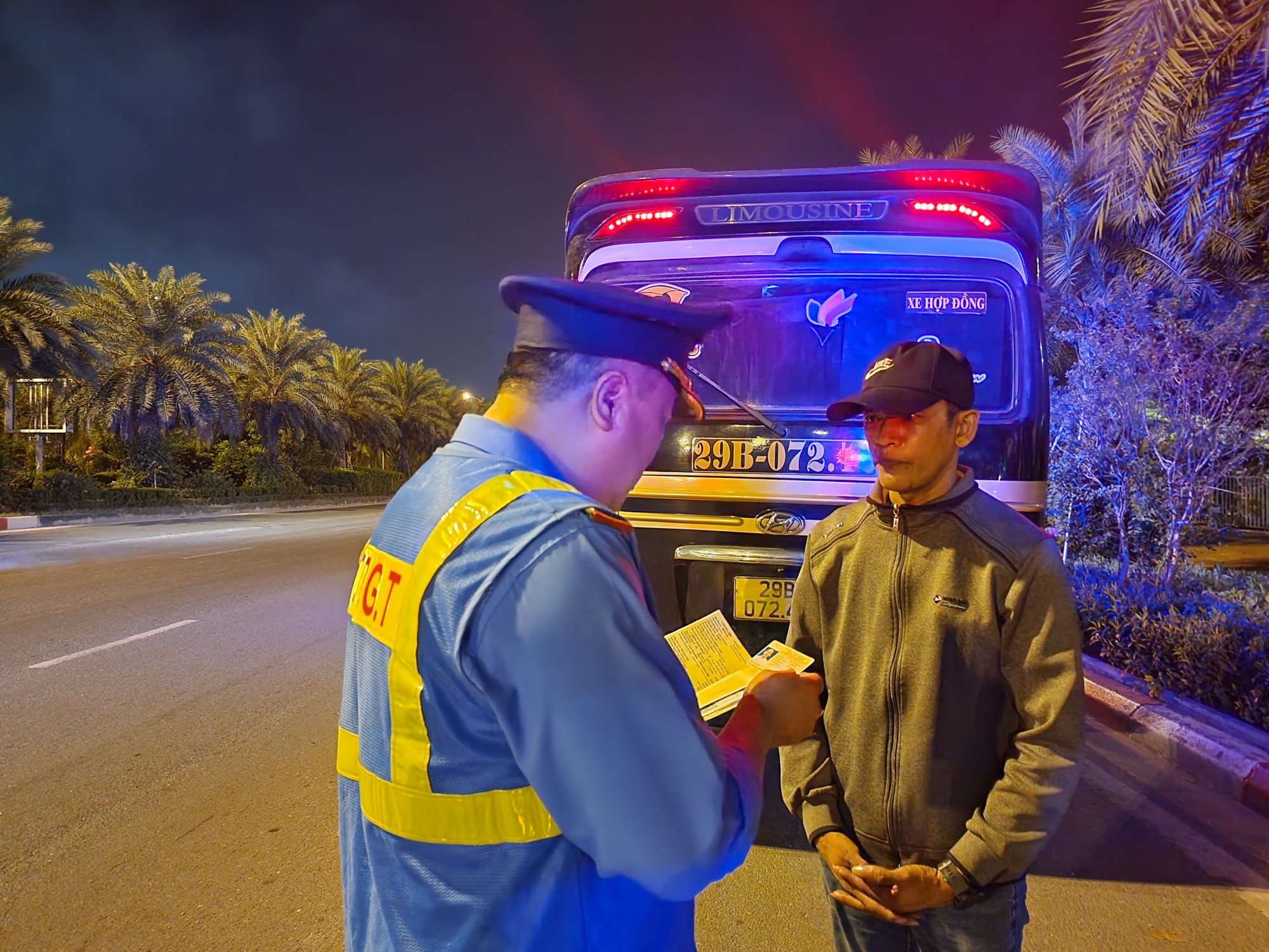 Thanh tra Sở GTVT Hà Nội tước kiểm định và phù hiệu vận tải gần 1.000 phương tiện các loại- Ảnh 2.