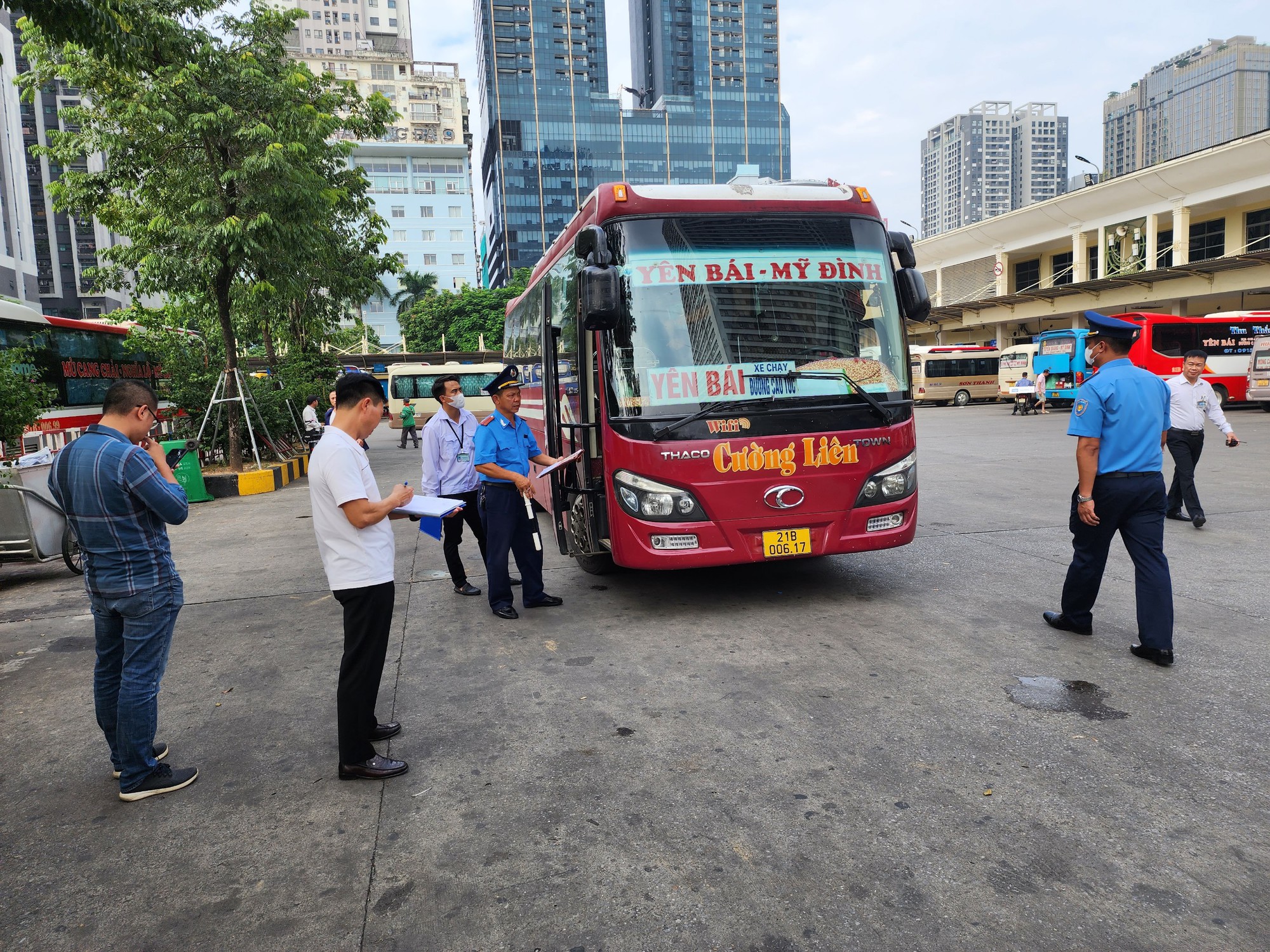 Thanh tra Sở GTVT Hà Nội tước kiểm định và phù hiệu vận tải gần 1.000 phương tiện các loại- Ảnh 4.