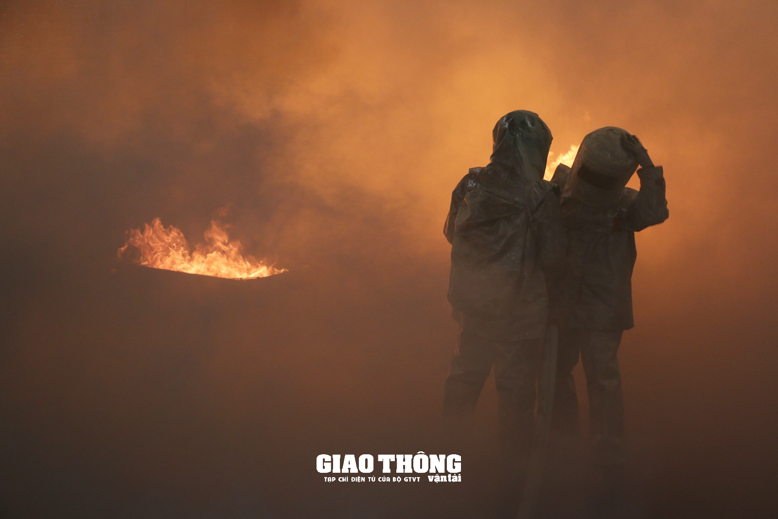 Cận cảnh diễn tập cứu hộ, cứu nạn tai nạn xe bốc cháy trong hầm Hải Vân- Ảnh 7.