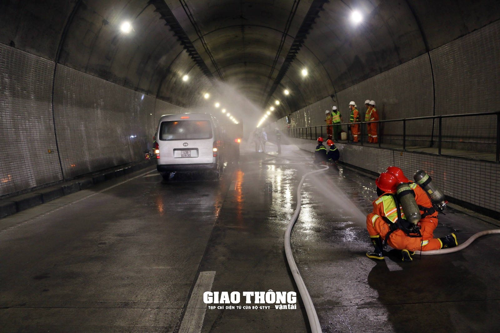 Cận cảnh diễn tập cứu hộ, cứu nạn tai nạn xe bốc cháy trong hầm Hải Vân- Ảnh 8.