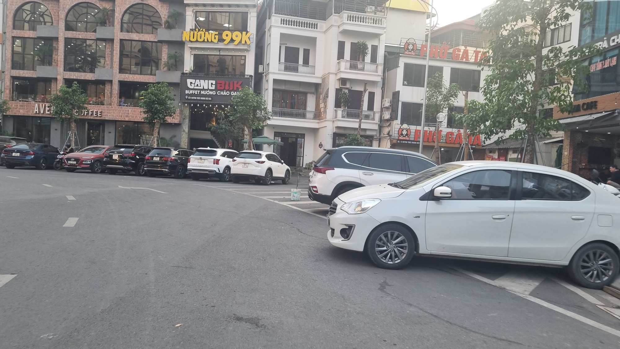 Hà Nội: Mất trật tự đô thị trên tuyến đường mới mở- Ảnh 5.