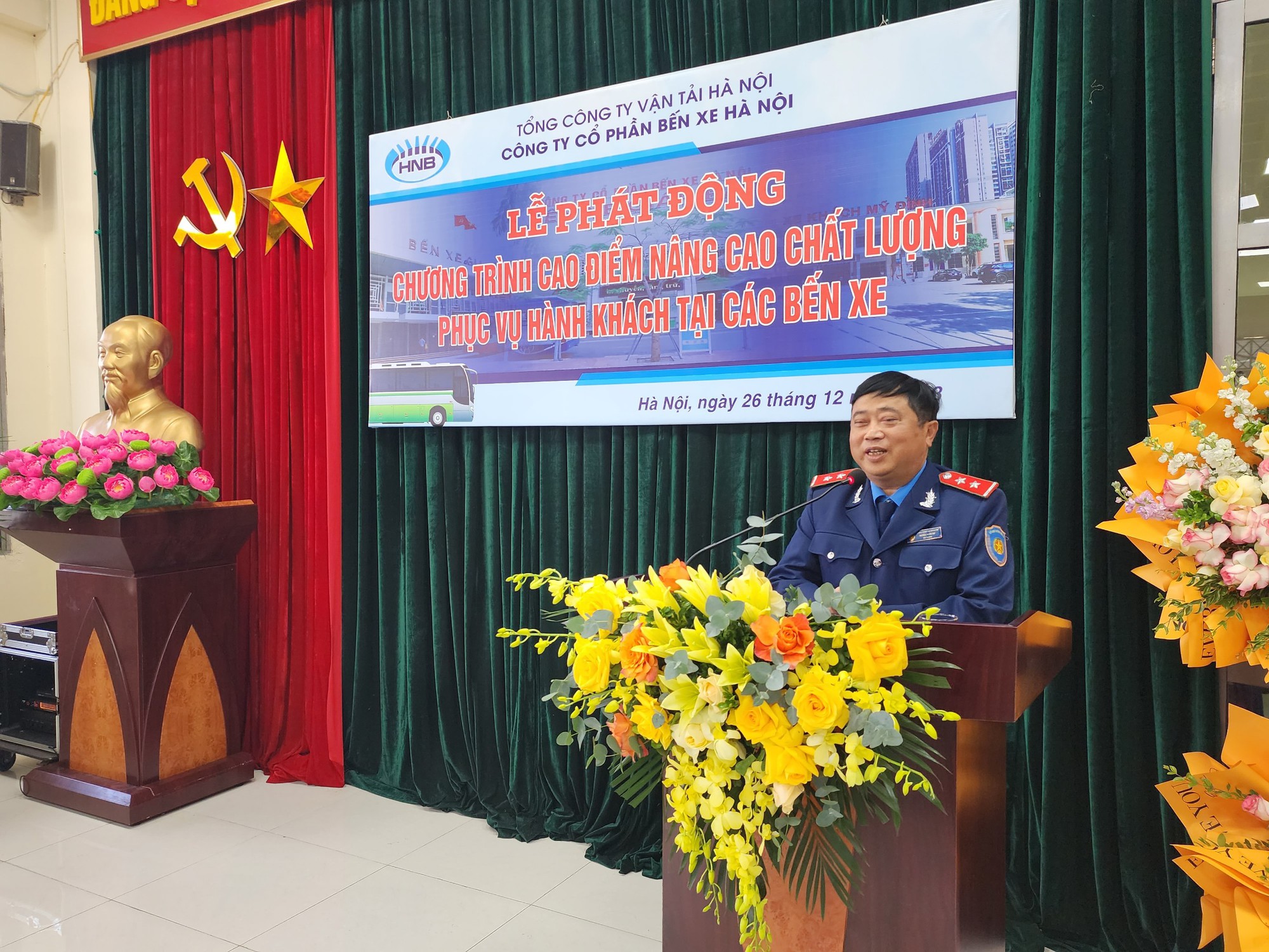 Các bến xe ở Hà Nội đảm bảo phương tiện phục vụ nhân dân đi lại dịp tết Dương lịch- Ảnh 6.