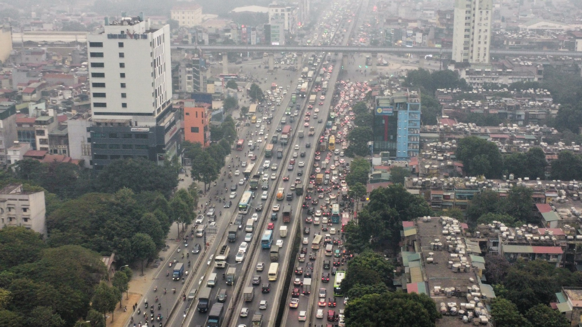 CSGT Hà Nội xuống đường, quyết không để ùn ứ giao thông dịp nghỉ tết Dương lịch- Ảnh 7. CSGT Hà Nội xuống đường, quyết không để ùn ứ giao thông dịp nghỉ tết Dương lịch- Ảnh 7.