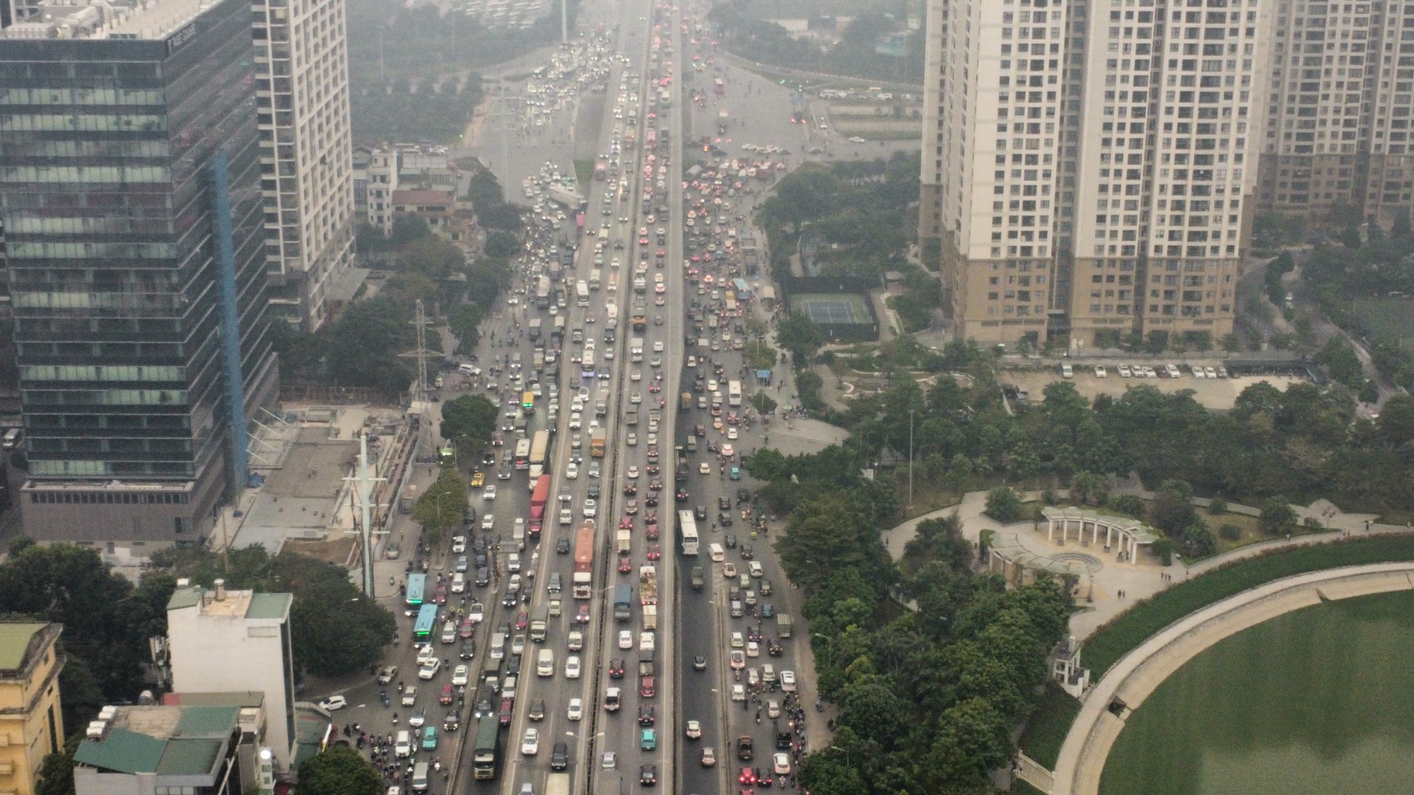 CSGT Hà Nội xuống đường, quyết không để ùn ứ giao thông dịp nghỉ tết Dương lịch- Ảnh 8. CSGT Hà Nội xuống đường, quyết không để ùn ứ giao thông dịp nghỉ tết Dương lịch- Ảnh 8.