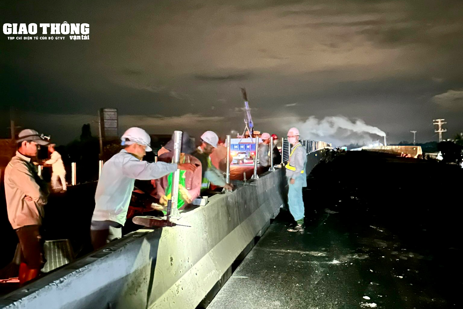 Phương tiện được lưu thông 2 chiều trên cao tốc Mỹ Thuận - Cần Thơ- Ảnh 2.