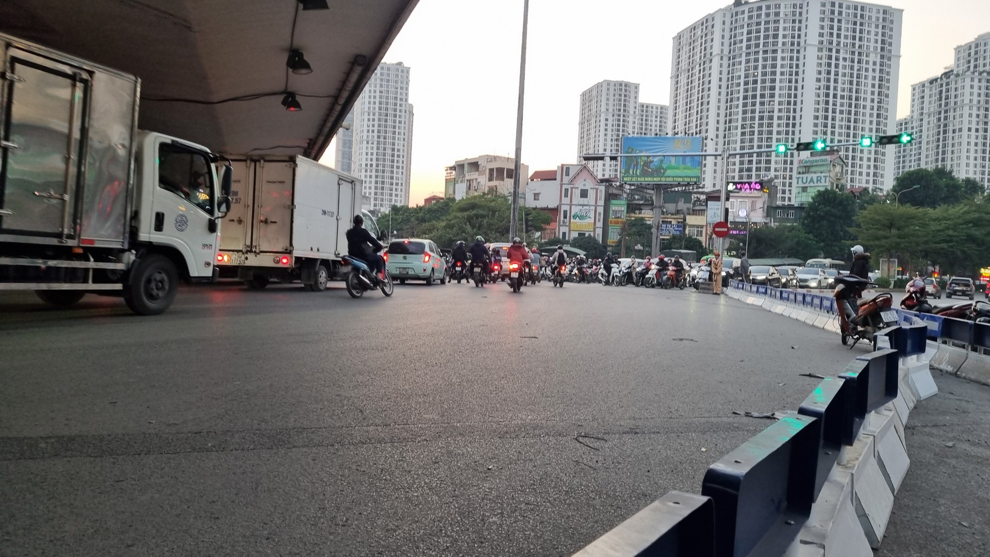 Hà Nội: Chính thức điều chỉnh luồng giao thông nút giao Ngã Tư Sở- Ảnh 2.