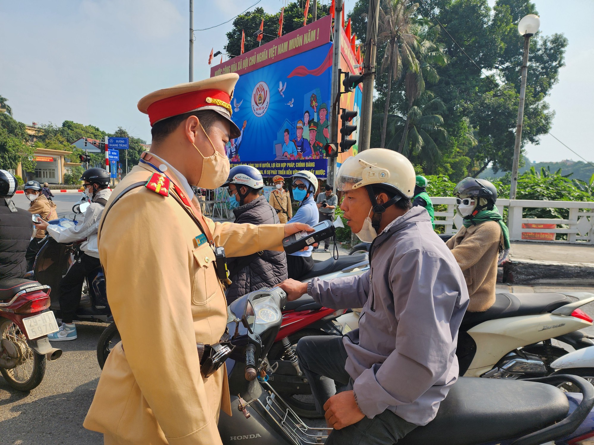 Thủ tướng yêu cầu tổng lực đảm bảo TT ATGT dịp Tết và lễ hội xuân 2024- Ảnh 3.