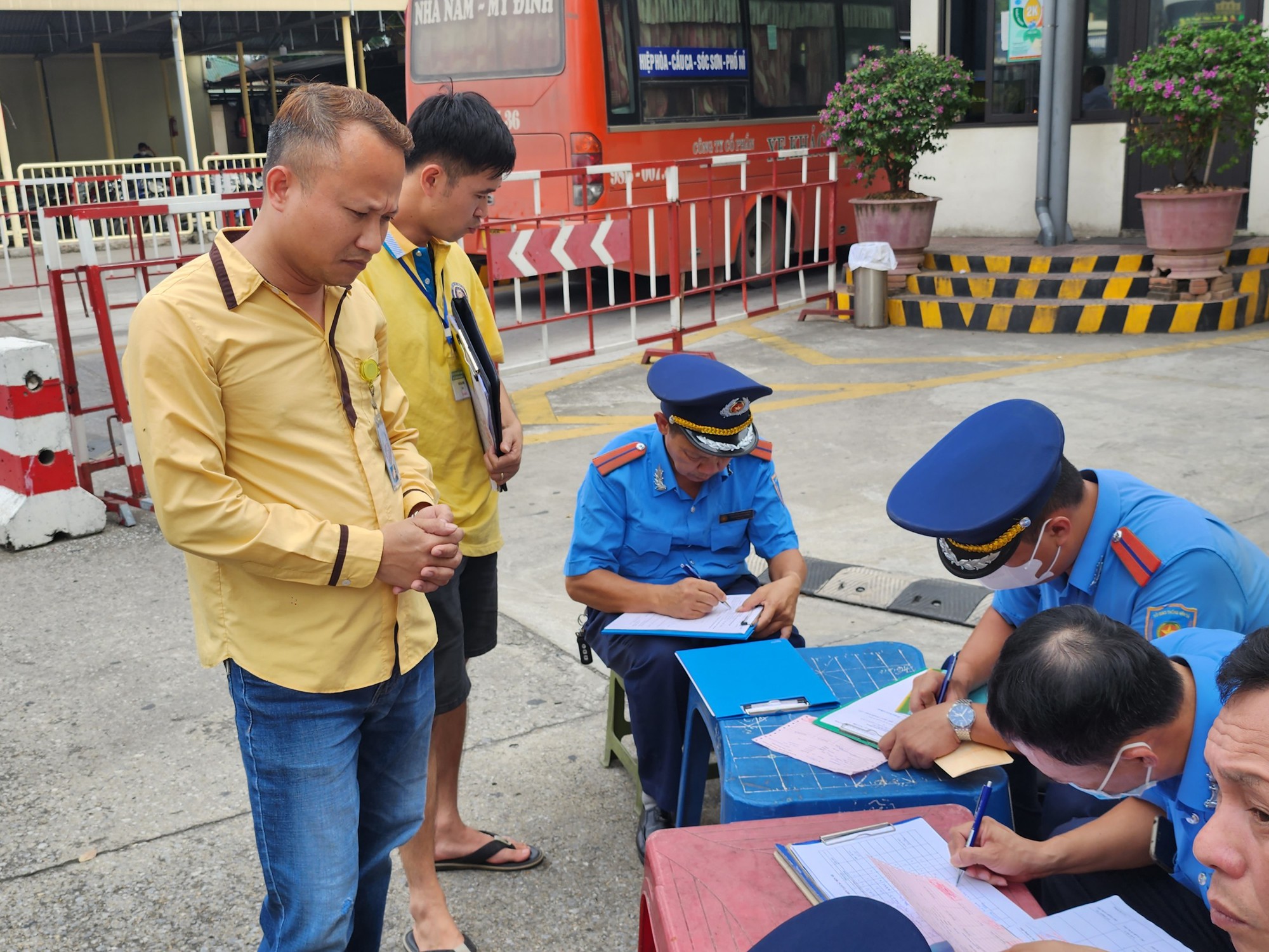 Thủ tướng yêu cầu tổng lực đảm bảo TT ATGT dịp Tết và lễ hội xuân 2024- Ảnh 7.