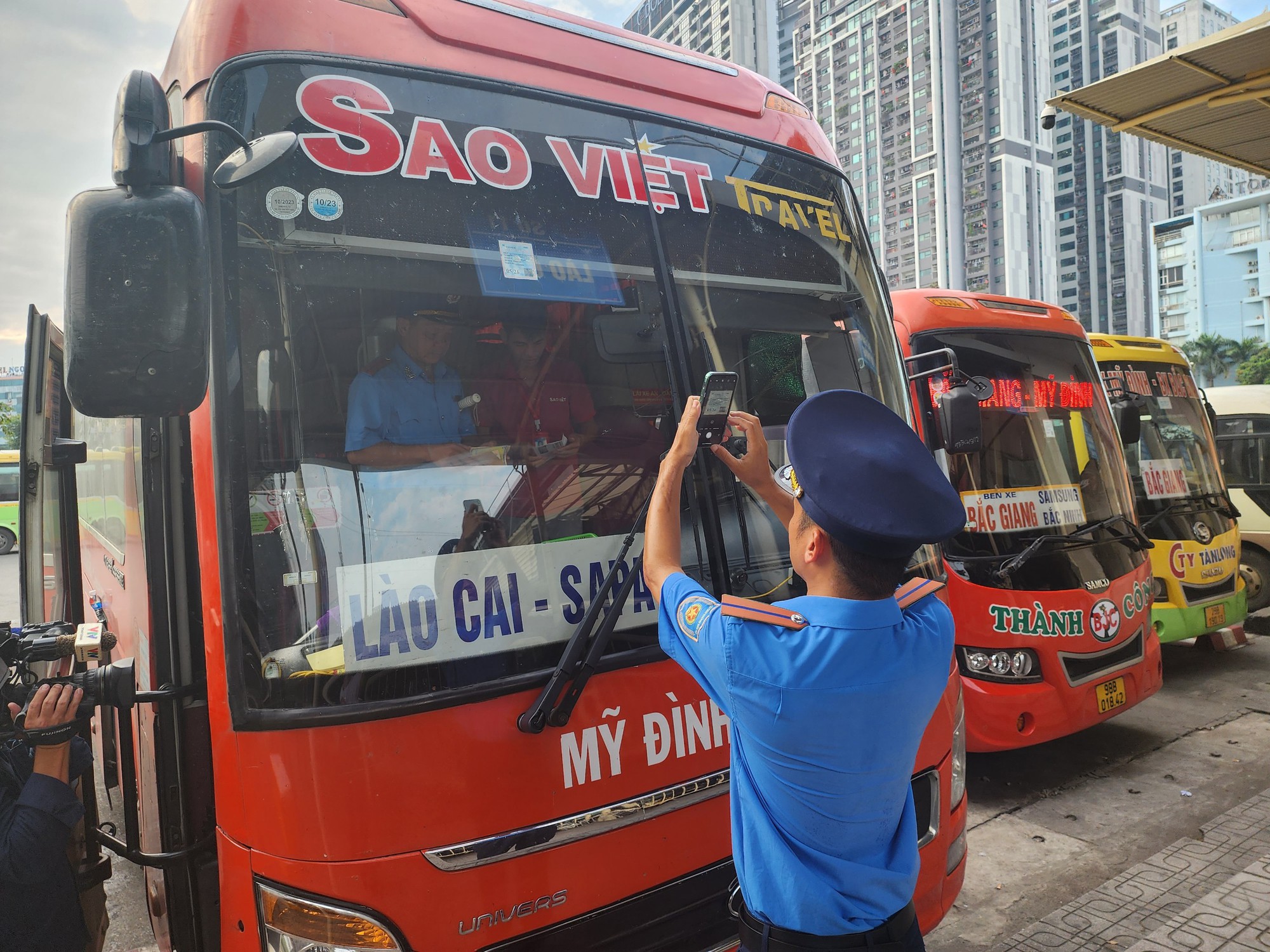 Thủ tướng yêu cầu tổng lực đảm bảo TT ATGT dịp Tết và lễ hội xuân 2024- Ảnh 5.