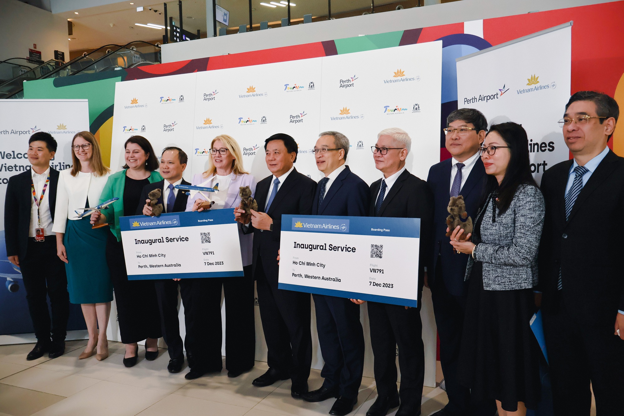 Hình ảnh Boeing 787 Dreamliner chở gần 200 khách trên chuyến bay thẳng từ Tân Sơn Nhất đến thành phố Perth, Úc- Ảnh 4.