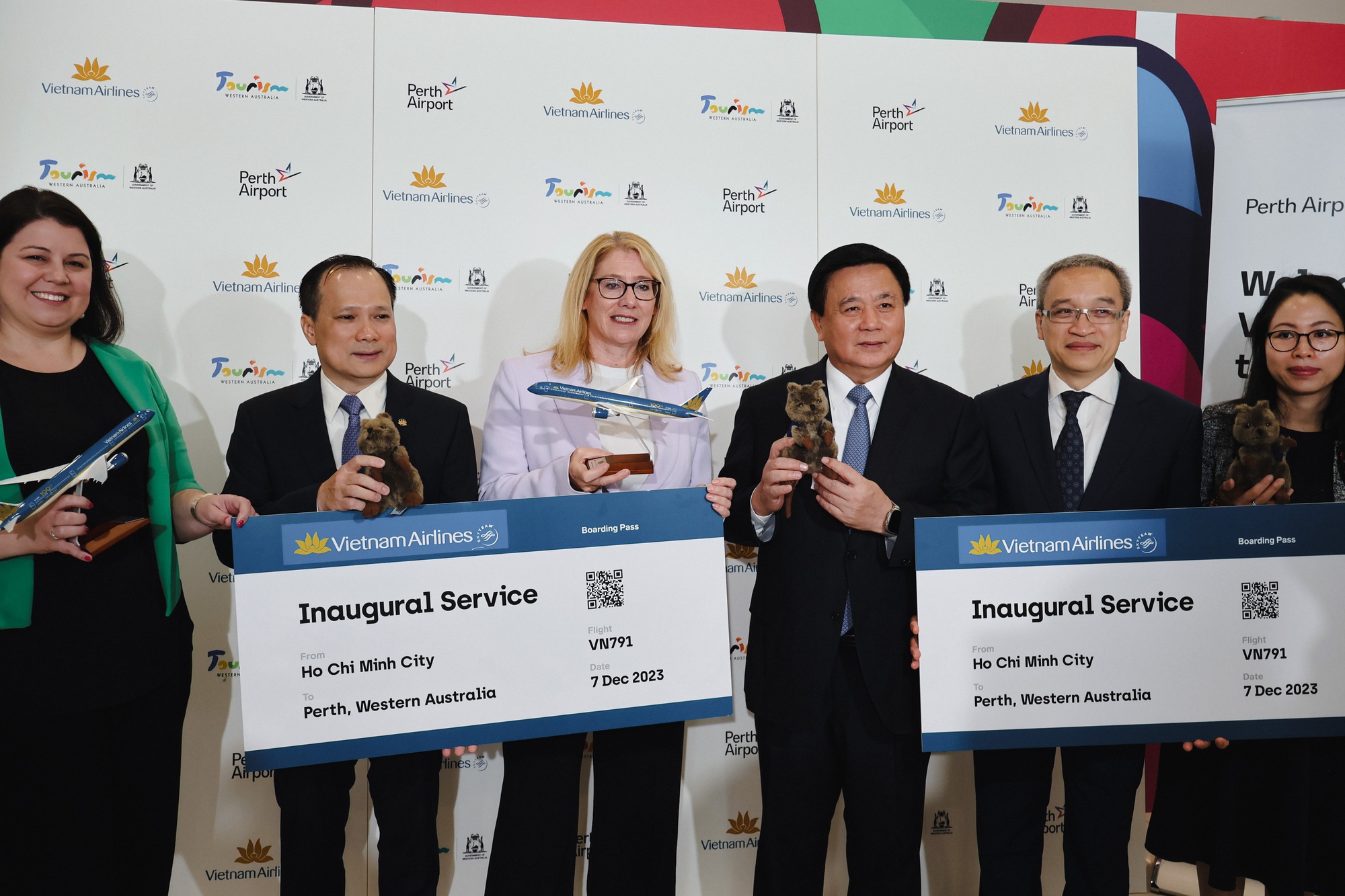 Hình ảnh Boeing 787 Dreamliner chở gần 200 khách trên chuyến bay thẳng từ Tân Sơn Nhất đến thành phố Perth, Úc- Ảnh 3.