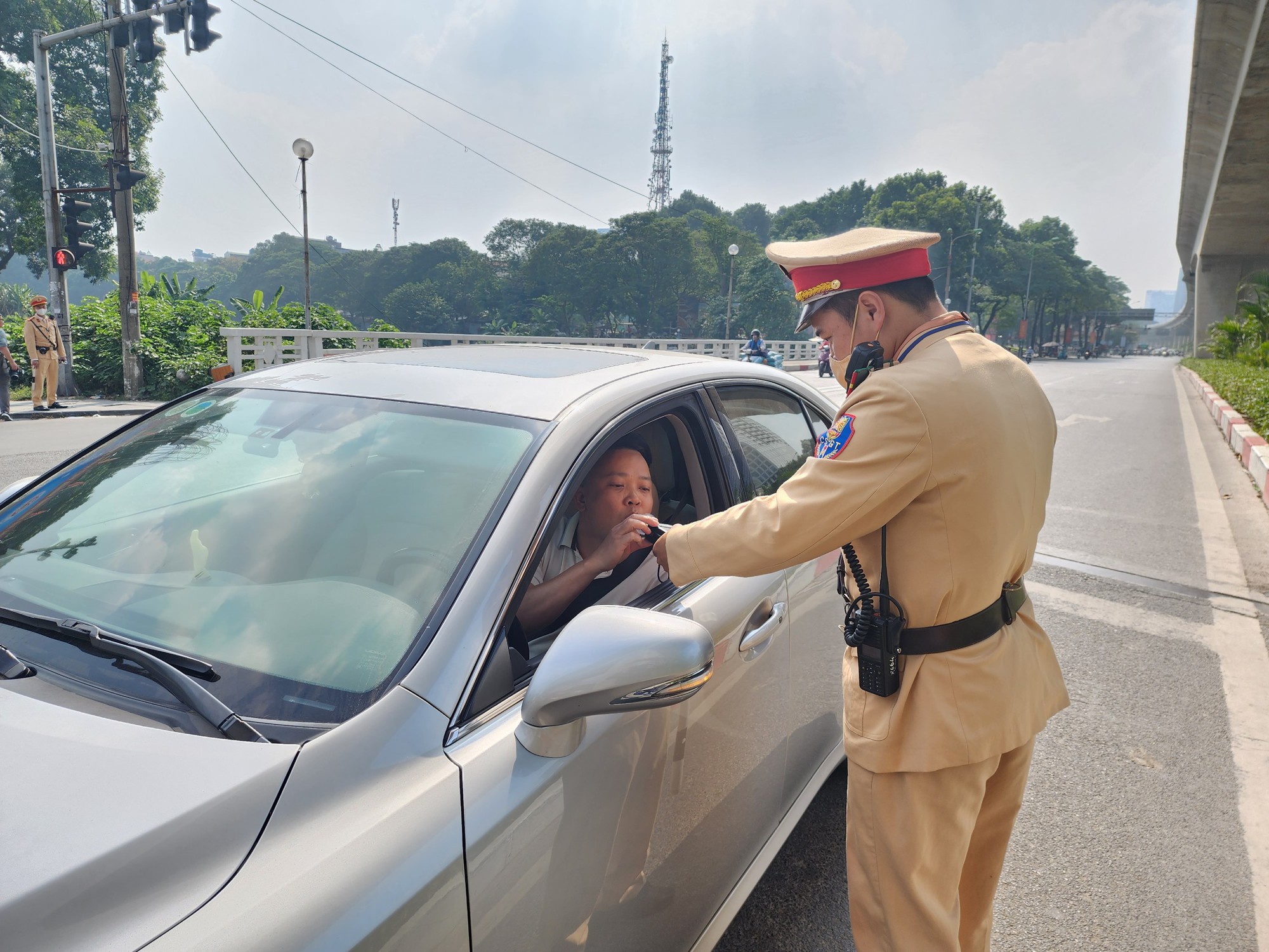 CSGT Hà Nội tập trung phòng ngừa ùn tắc giao thông dịp cuối năm- Ảnh 2. CSGT Hà Nội tập trung phòng ngừa ùn tắc giao thông dịp cuối năm- Ảnh 2.