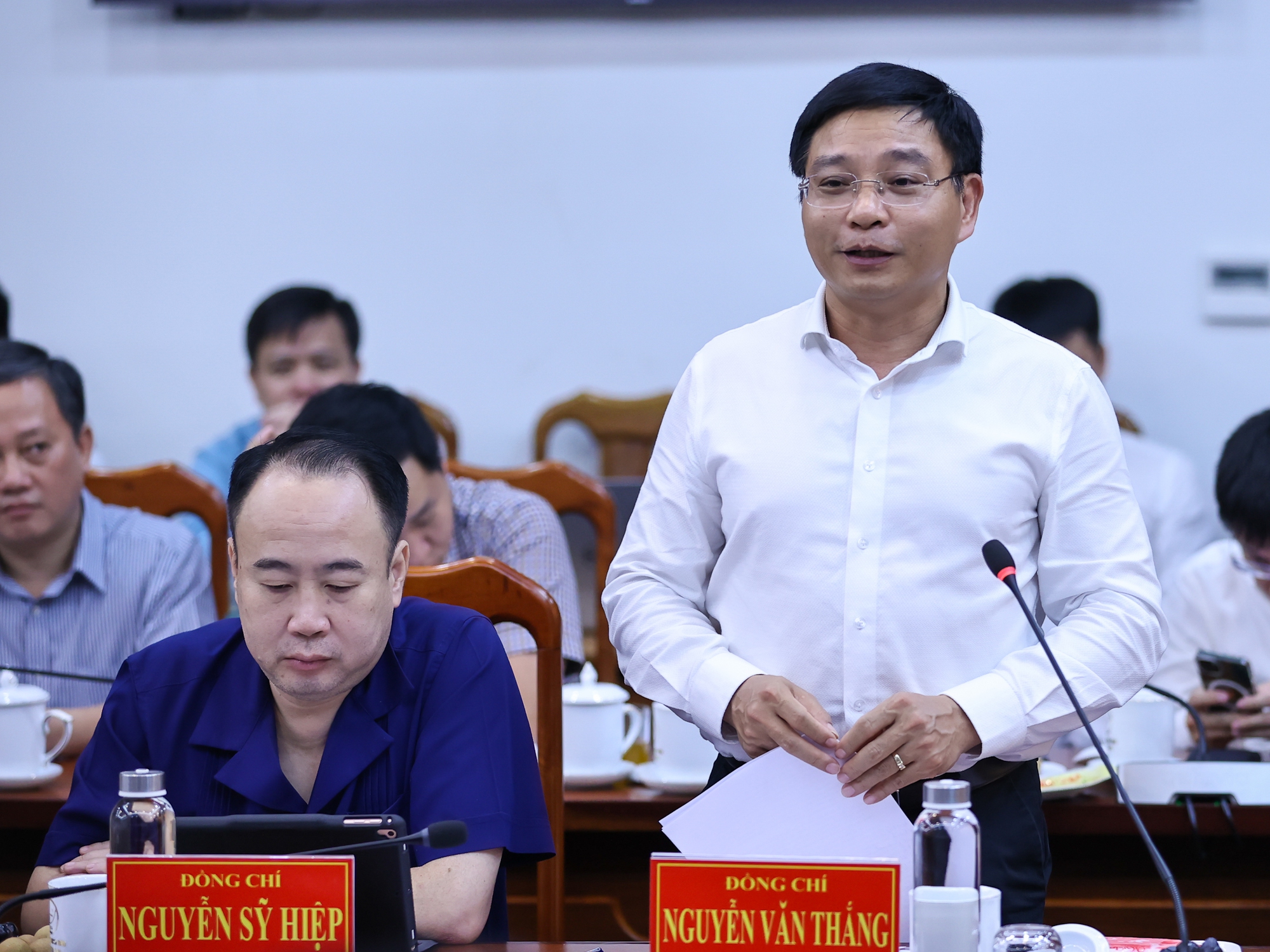 Thủ tướng: Phải thông tuyến cao tốc Bắc – Nam tới tận mũi Cà Mau, nâng cấp sân bay trước tháng 6/2025- Ảnh 7. Thủ tướng: Phải thông tuyến cao tốc Bắc – Nam tới tận mũi Cà Mau, nâng cấp sân bay trước tháng 6/2025- Ảnh 7.