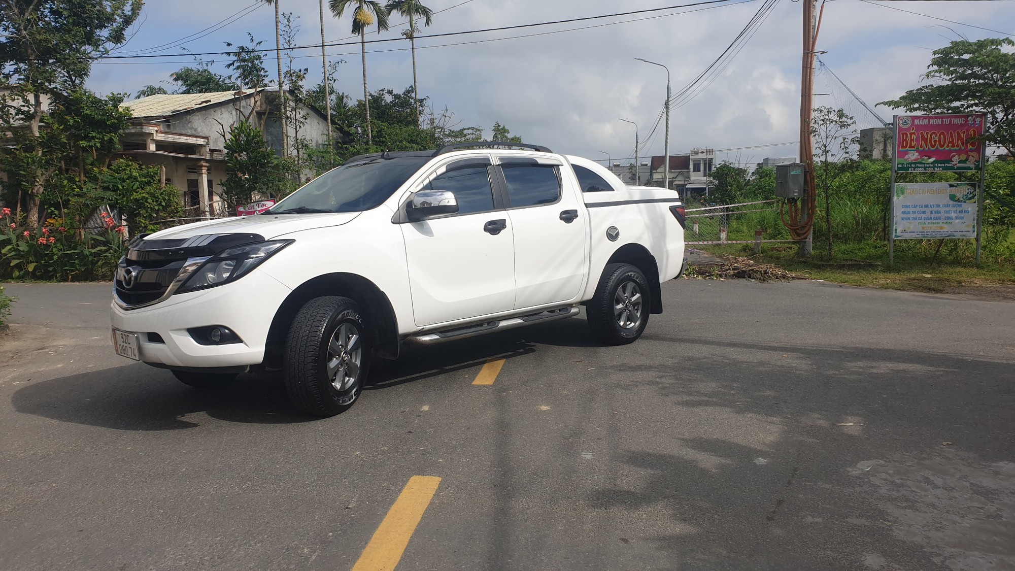 Đường Văn Thị Thừa bị dân chặn, người tham gia giao thông đi lại khó khăn - Ảnh 4.