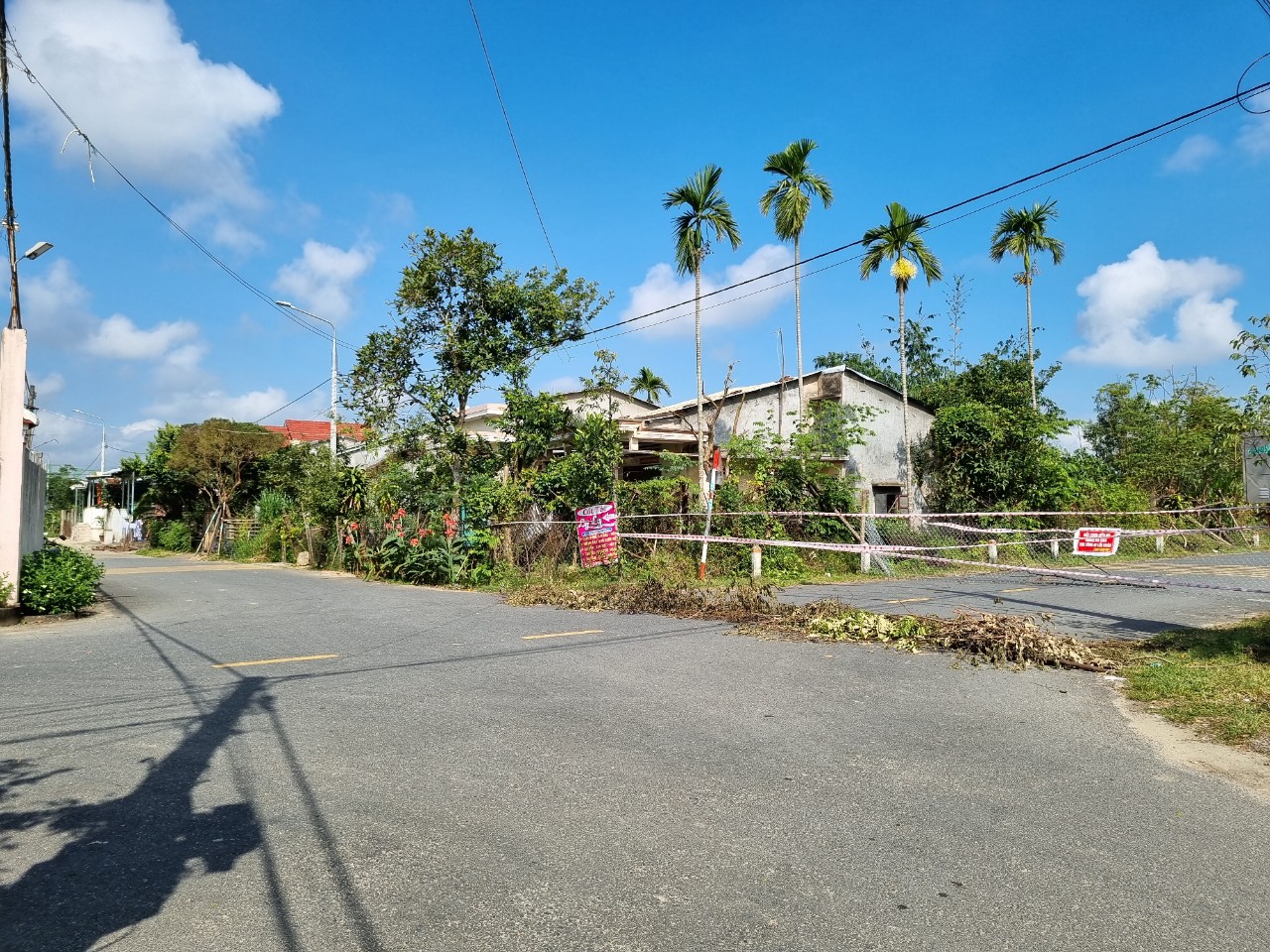 Đường Văn Thị Thừa bị dân chặn, người tham gia giao thông đi lại khó khăn - Ảnh 7.