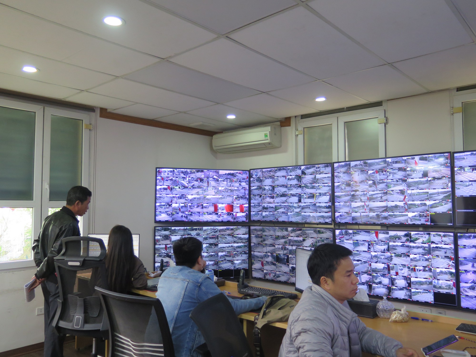 Nhiều bất cập trong quản lý đường ngang qua đường sắt - Kỳ cuối: Giải pháp nào ngăn tai nạn?- Ảnh 3. Nhiều bất cập trong quản lý đường ngang qua đường sắt - Kỳ cuối: Giải pháp nào ngăn tai nạn?- Ảnh 3.