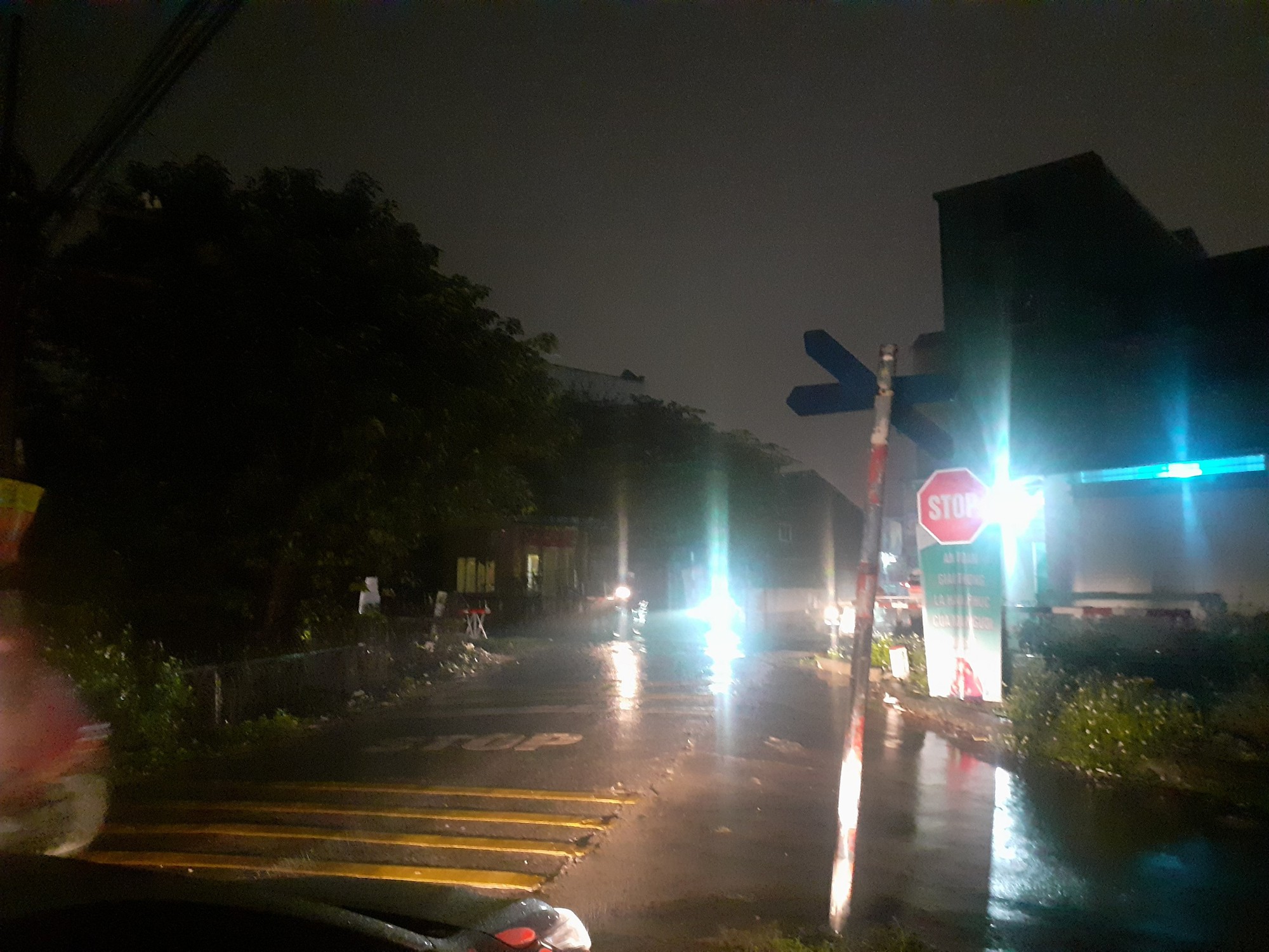 Nhiều bất cập trong quản lý đường ngang qua đường sắt - Kỳ cuối: Giải pháp nào ngăn tai nạn?- Ảnh 1. Nhiều bất cập trong quản lý đường ngang qua đường sắt - Kỳ cuối: Giải pháp nào ngăn tai nạn?- Ảnh 1.