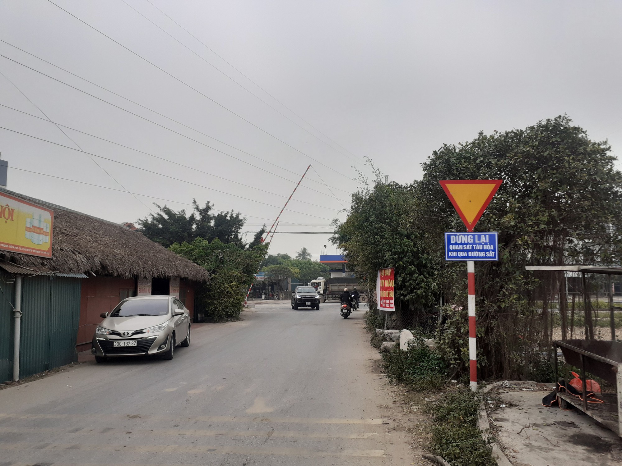 Nhiều bất cập trong quản lý đường ngang qua đường sắt - Kỳ cuối: Giải pháp nào ngăn tai nạn?- Ảnh 2. Nhiều bất cập trong quản lý đường ngang qua đường sắt - Kỳ cuối: Giải pháp nào ngăn tai nạn?- Ảnh 2.