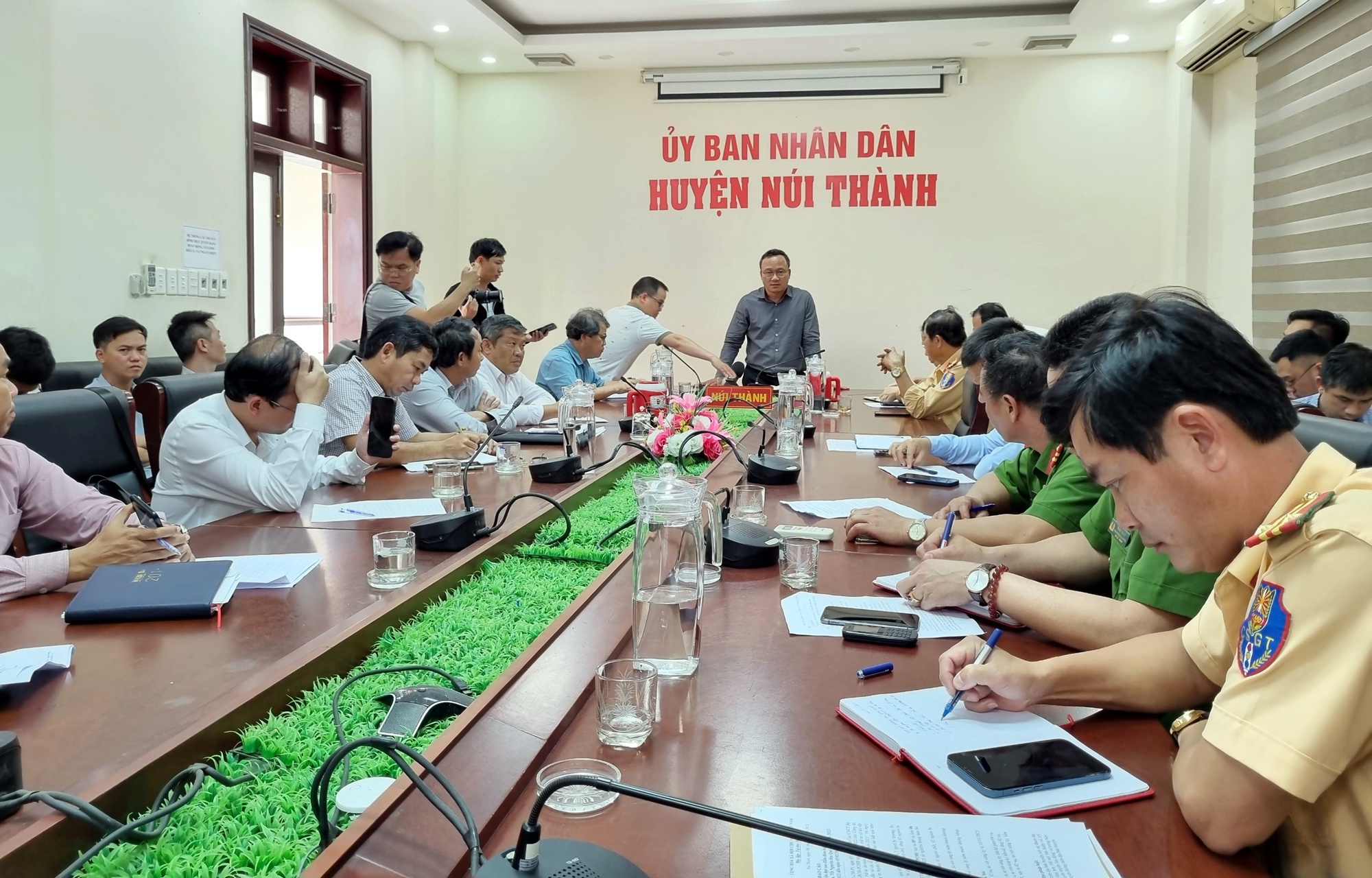 Vụ TNGT nghiêm trọng khiến 8 người chết ở Quảng Nam: Trời tối, có sương mù - Ảnh 1. Vụ TNGT nghiêm trọng khiến 8 người chết ở Quảng Nam: Trời tối, có sương mù - Ảnh 1.