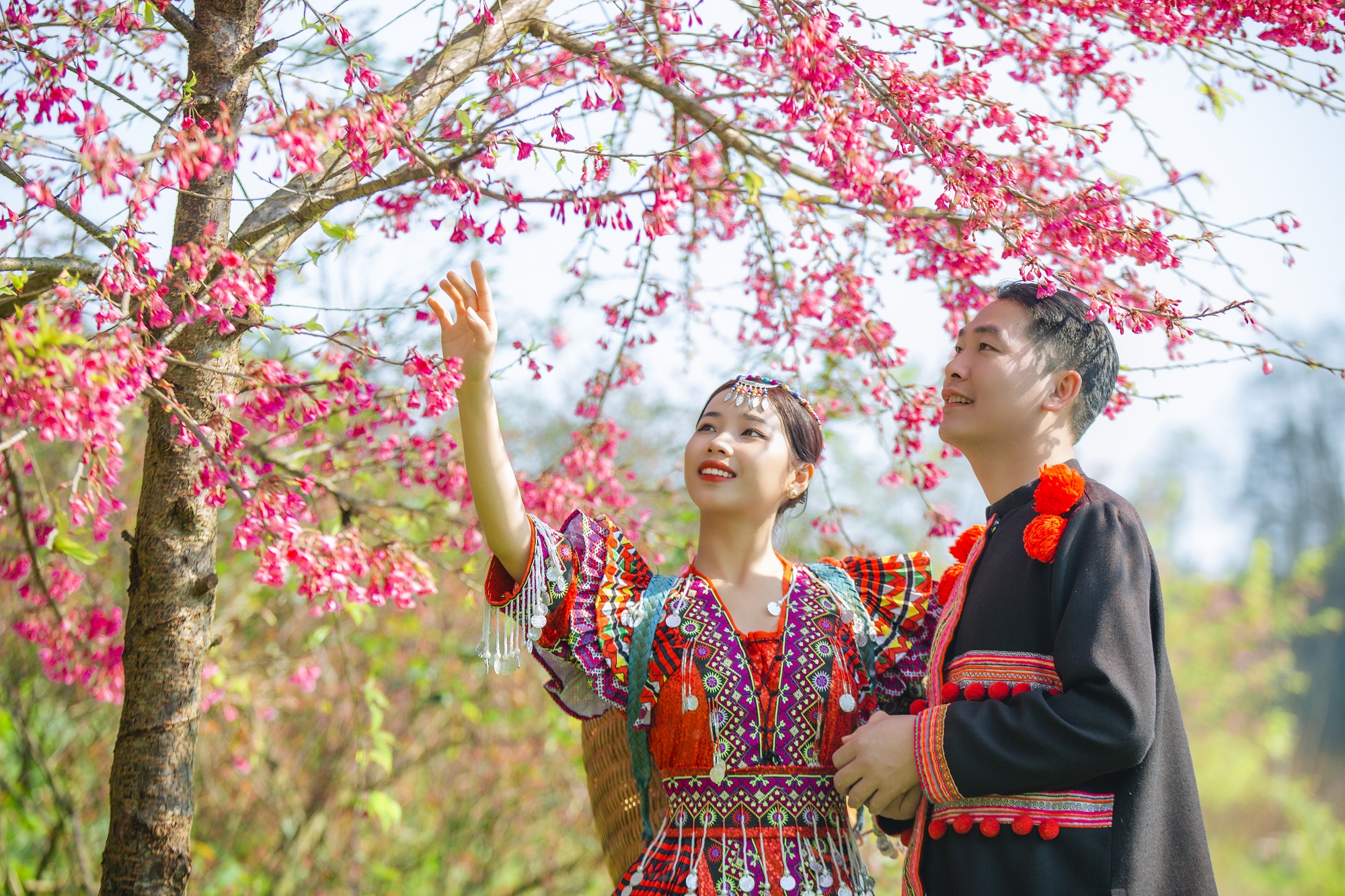 Muôn sắc màu Valentine ở các khu vui chơi trên cả nước - Ảnh 3.