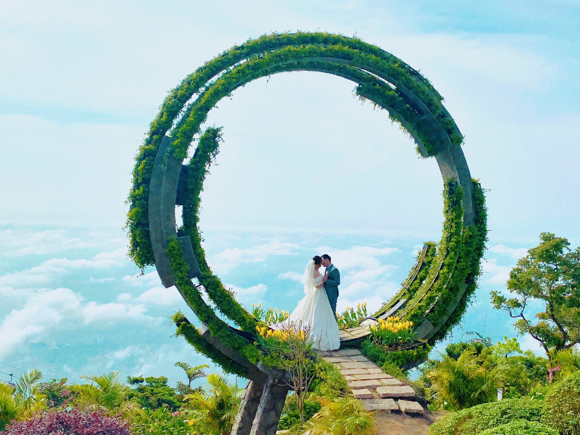 Muôn sắc màu Valentine ở các khu vui chơi trên cả nước - Ảnh 2.