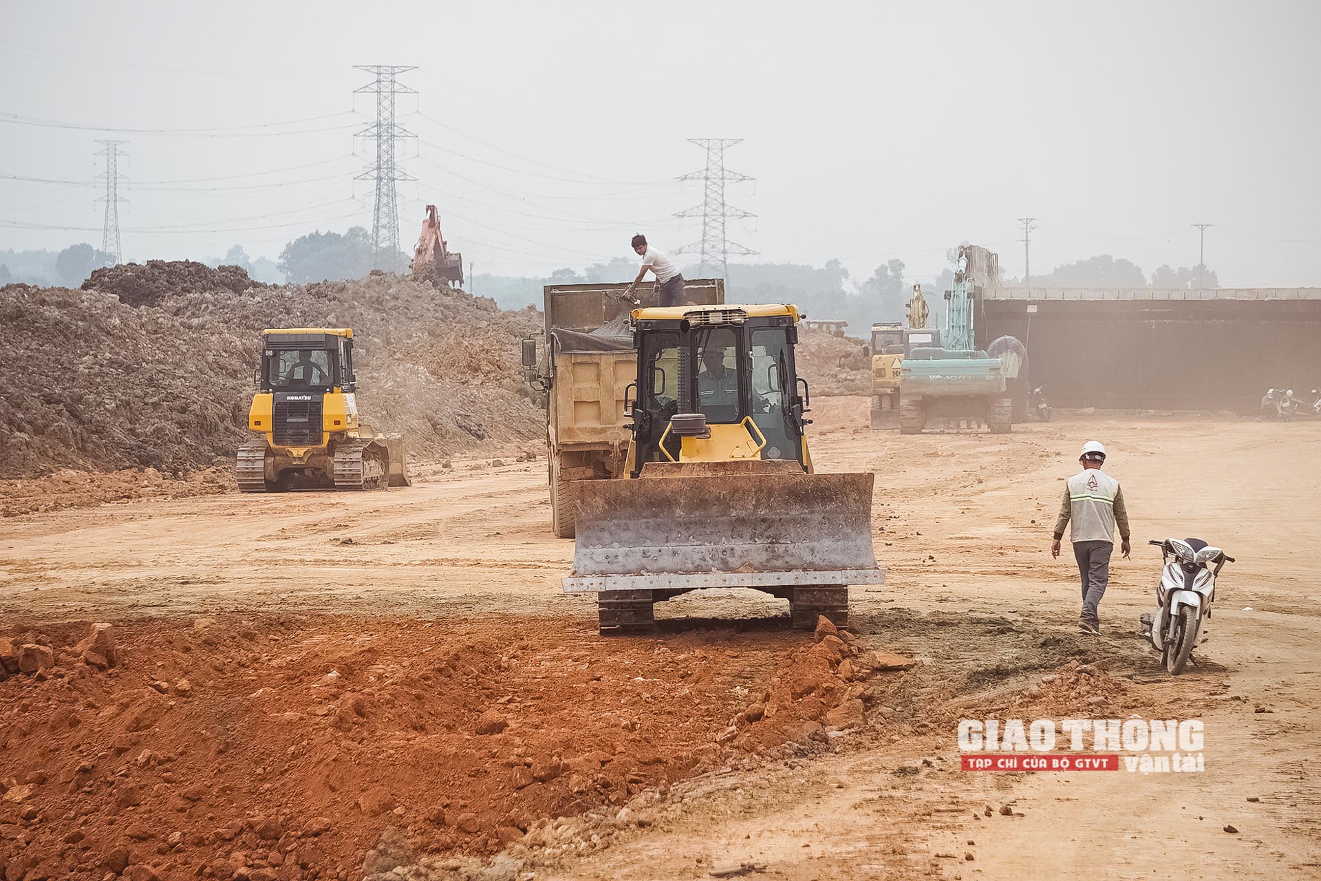 Phải tối đa nguồn lực đảm bảo mặt bằng, vật liệu cho các công trình giao thông - Ảnh 4.
