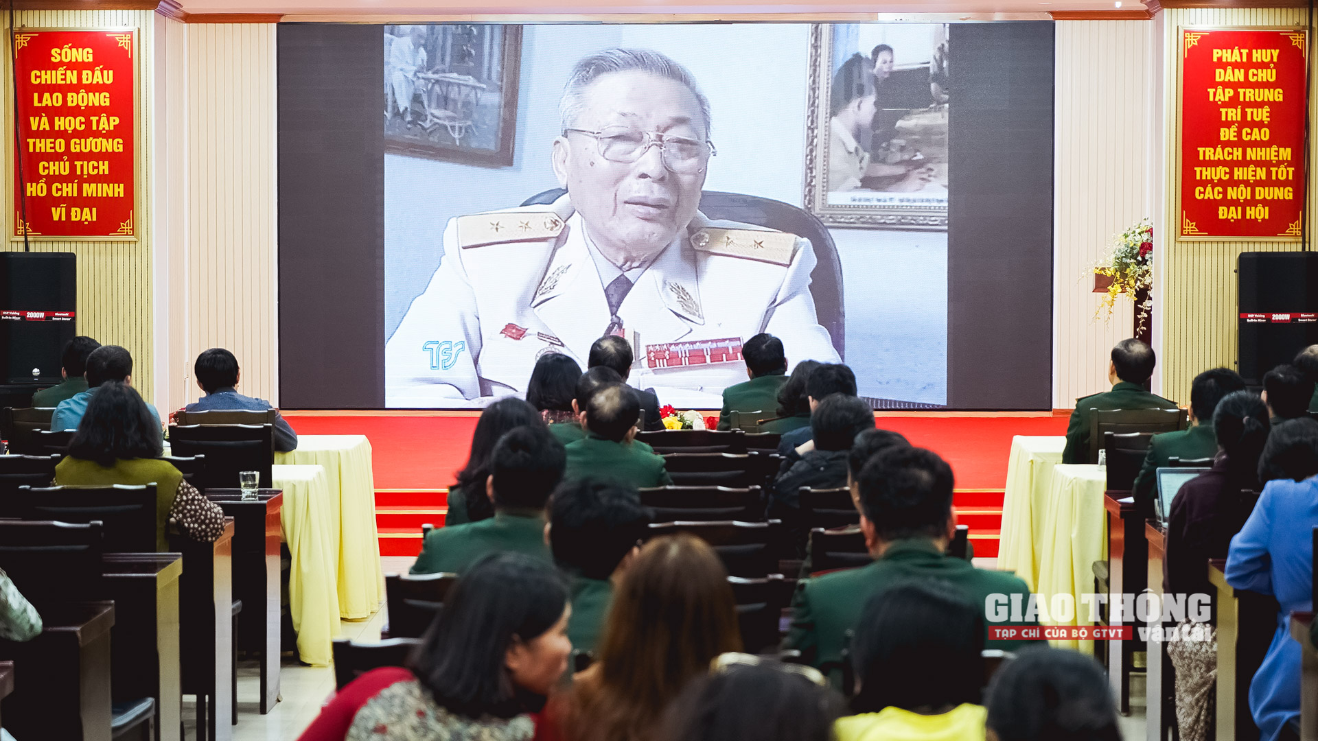 Góc nhìn đa chiều, đầy đủ và toàn diện về Trung tướng Đồng Sỹ Nguyên - Ảnh 2. Góc nhìn đa chiều, đầy đủ và toàn diện về Trung tướng Đồng Sỹ Nguyên - Ảnh 2.