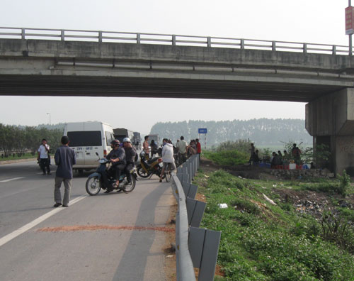 Bắc Ninh: Đề nghị sớm xử lý "điểm đen" giao thông tuyến QL1, QL38 - Ảnh 1.