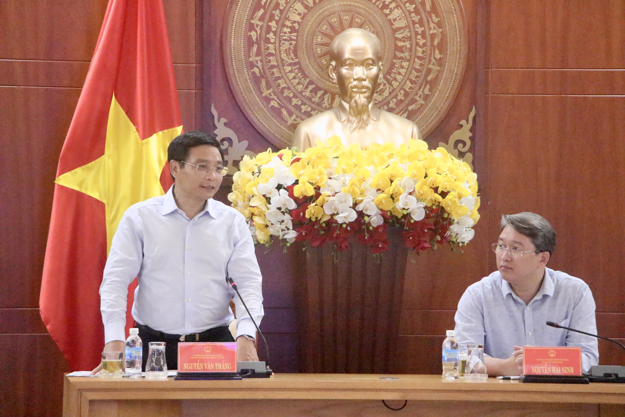 Thúc tiến độ GPMB, tháo gỡ nguồn vật liệu làm đường cao tốc qua Khánh Hòa - Ảnh 1.