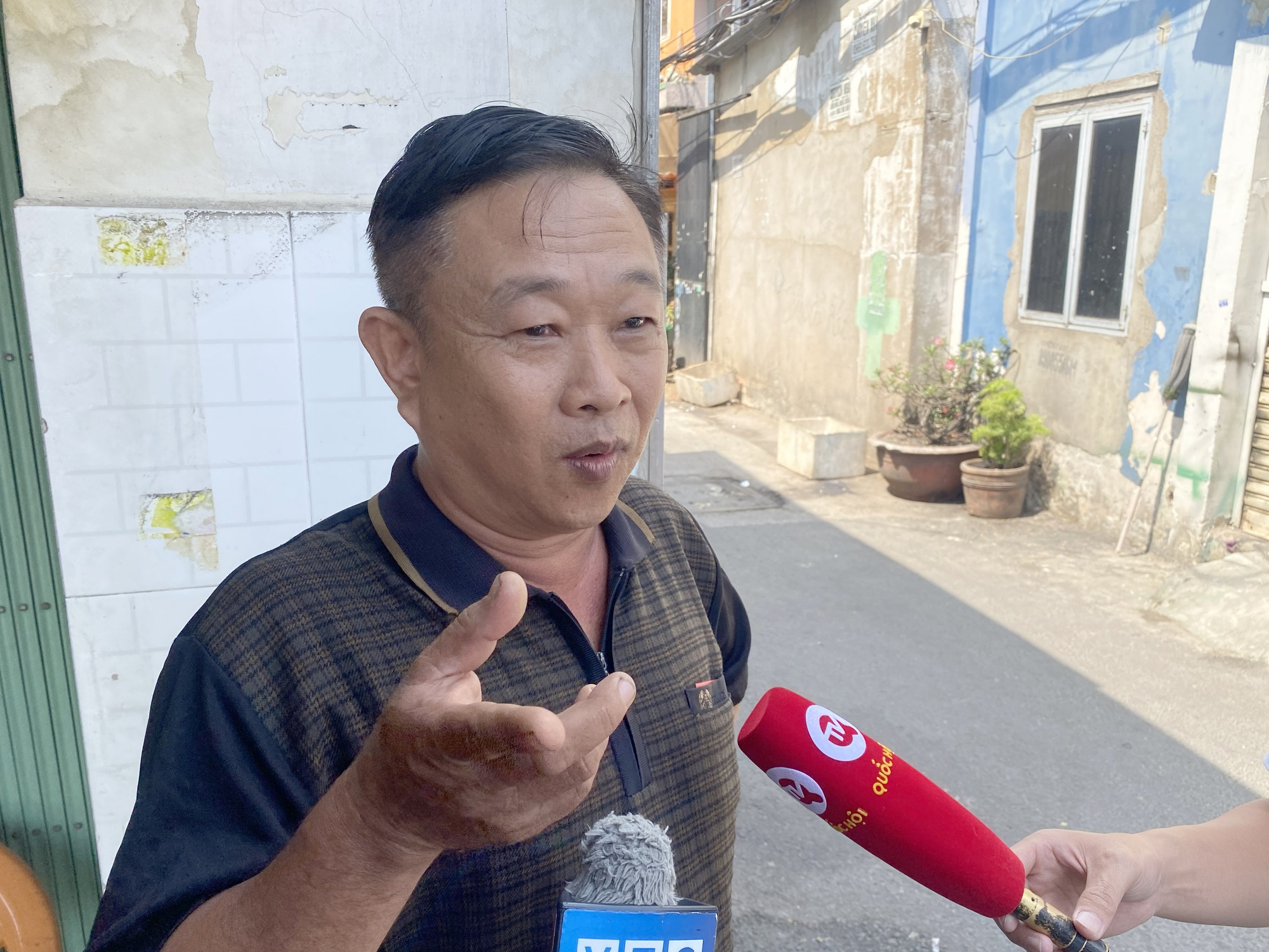 TP.HCM: Dừng xe đi vệ sinh tài xế bị CSGT lập biên bản xử phạt dừng đỗ sai quy định - Ảnh 5.