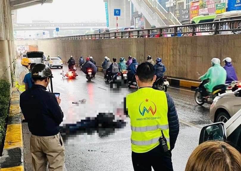 Hà Nội: Điều tra vụ nam sinh Trường THPT chuyên Khoa học Tự nhiên tử vong tại hầm chui - Ảnh 1. Hà Nội: Điều tra vụ nam sinh Trường THPT chuyên Khoa học Tự nhiên tử vong tại hầm chui - Ảnh 1.